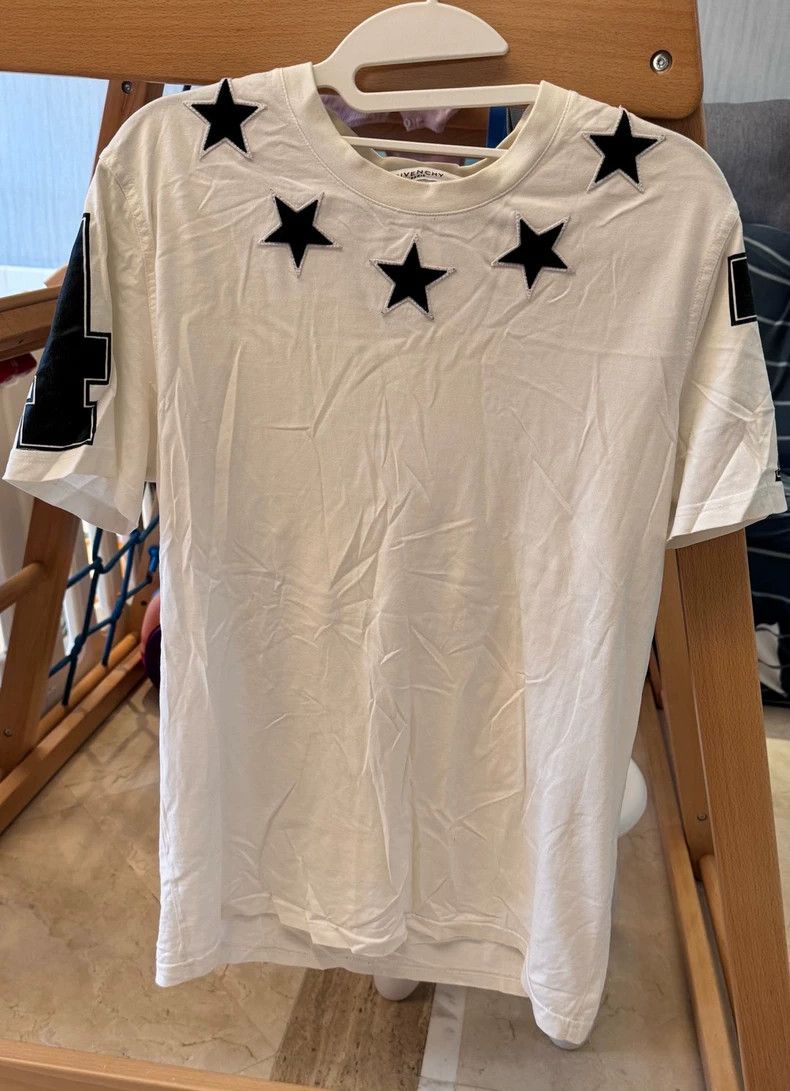 Givenchy Givenchy Classic Star Patchwork T-Shirt 2506-Nextarrow Size US M / EU 48-50 / 2 - 1 Thumbnail