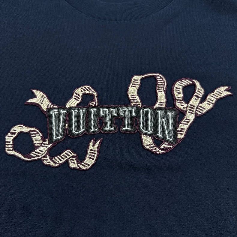 Louis Vuitton Louis Vuitton SS25 embroidered patch sweatshirt Size US XL / EU 56 / 4 - 3 Thumbnail