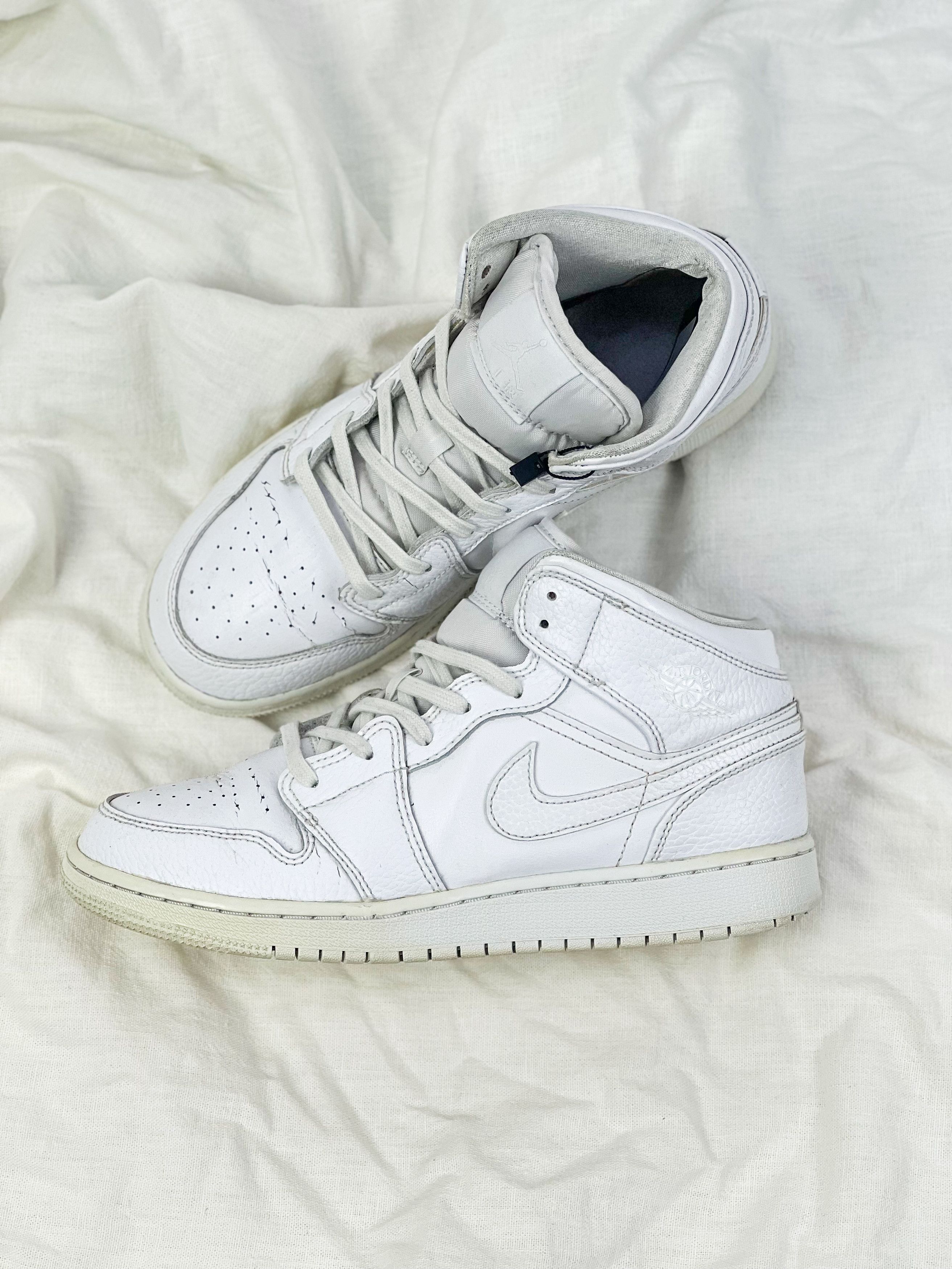Jordan Brand Jordan 1 Retro Mid Triple White Size US 8 / IT 38 - 3 Thumbnail