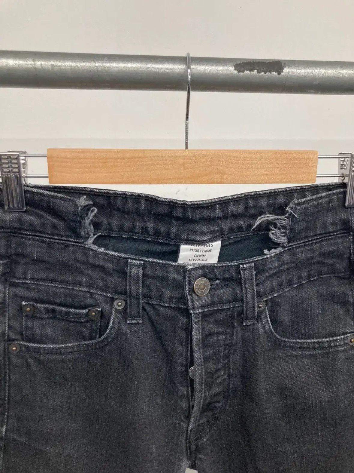 Levi's × Vetements Vetements X Levi's Rework Black Denim Pants Size US 30 / EU 46 - 2 Thumbnail