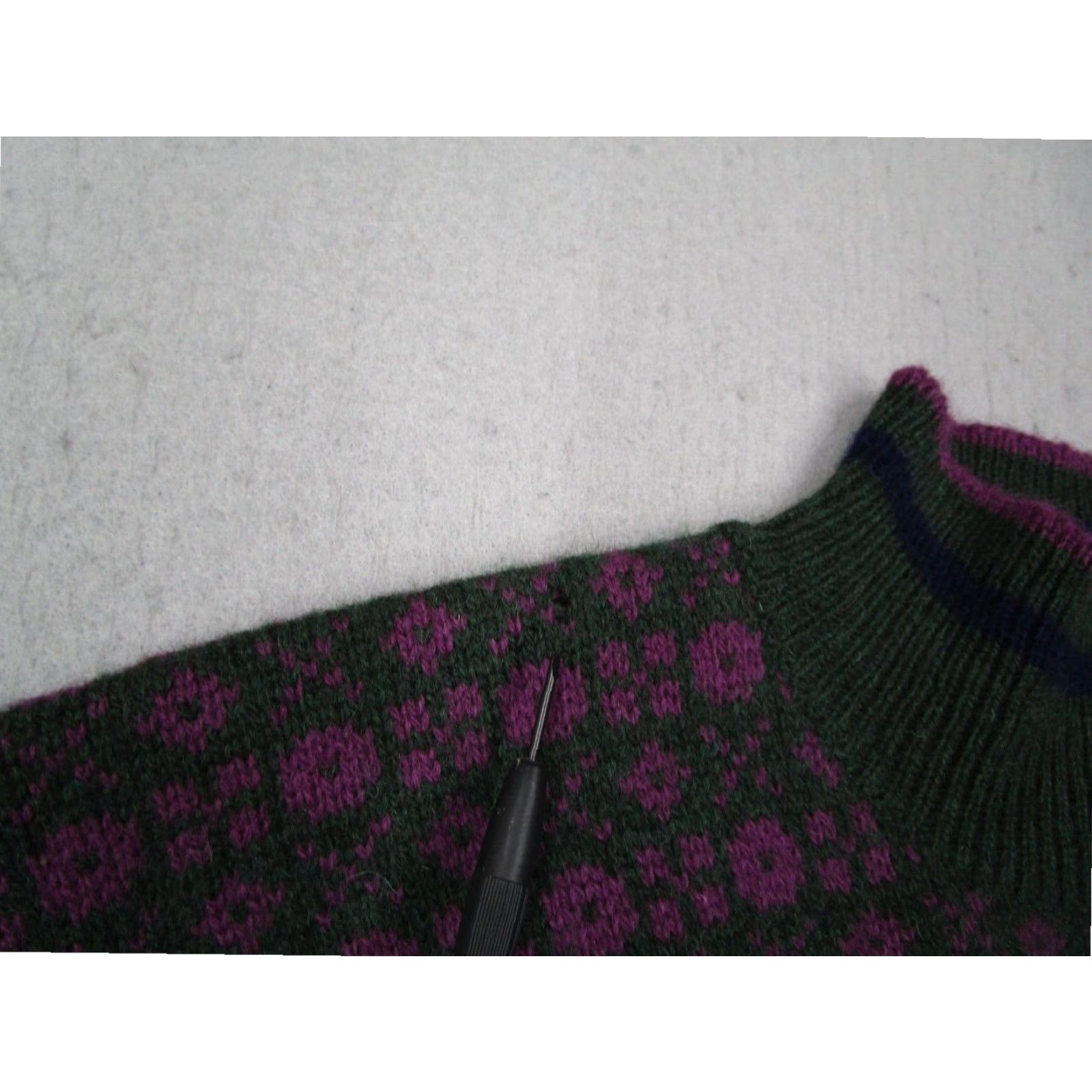Vintage VINTAGE Woolrich Women's Medium Purple Fair Isle Mock Neck Wool Cable-Knit Sweater Size M / US 6-8 / IT 42-44 - 4 Thumbnail