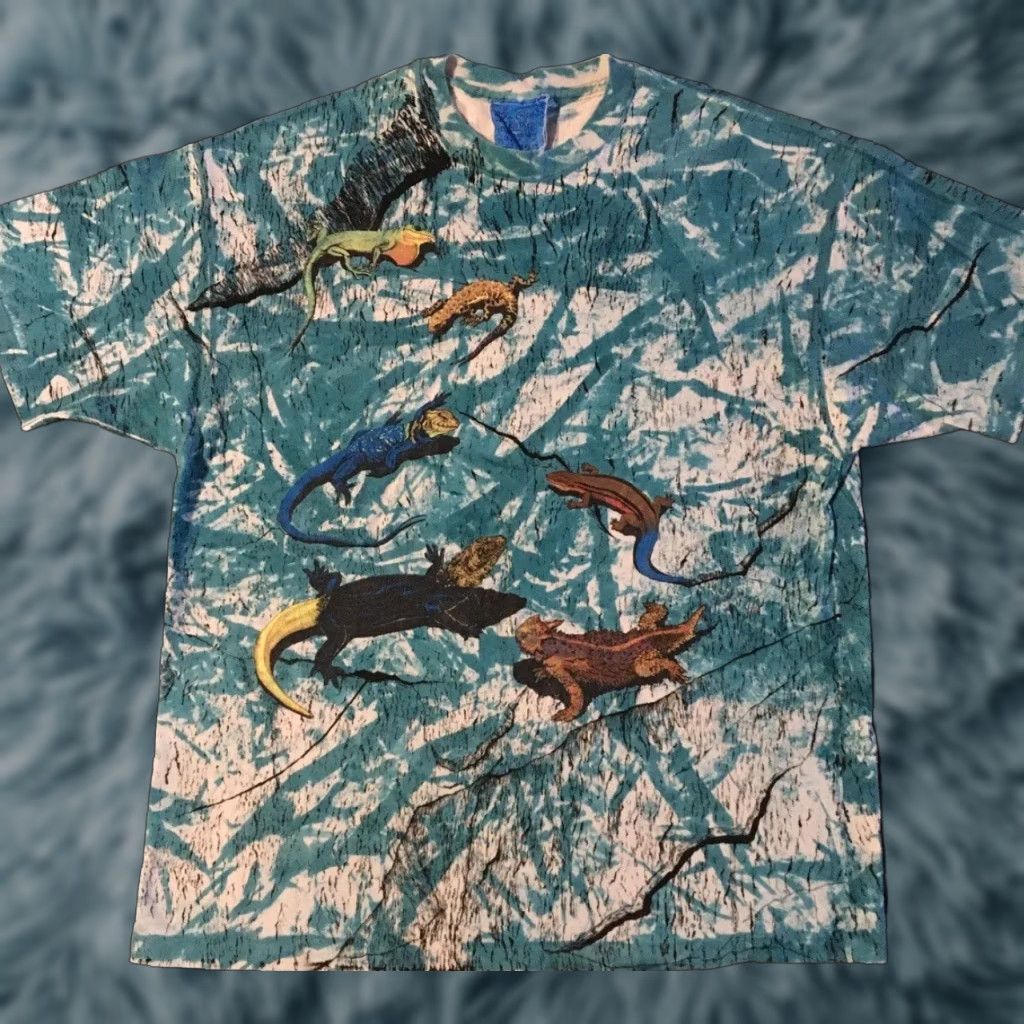 Vintage Vtg 90s Lizards All Over Print Shirt XL Blue Mens T-Shirt Short Sleeve Vintage 90s AOP Grunge Vaporwave Nature Animals Art Surf Hawaii USA 80s Decade Size US XL / EU 56 / 4 - 1 Thumbnail