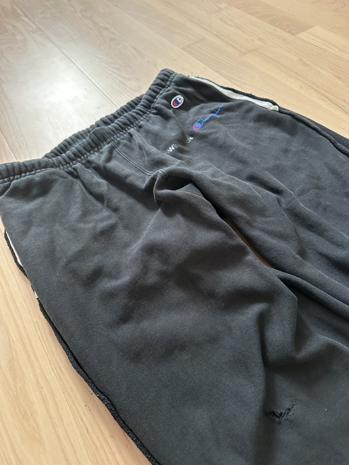 Off-White Off-White x Champion sweatpants Size US 29 - 4 Thumbnail