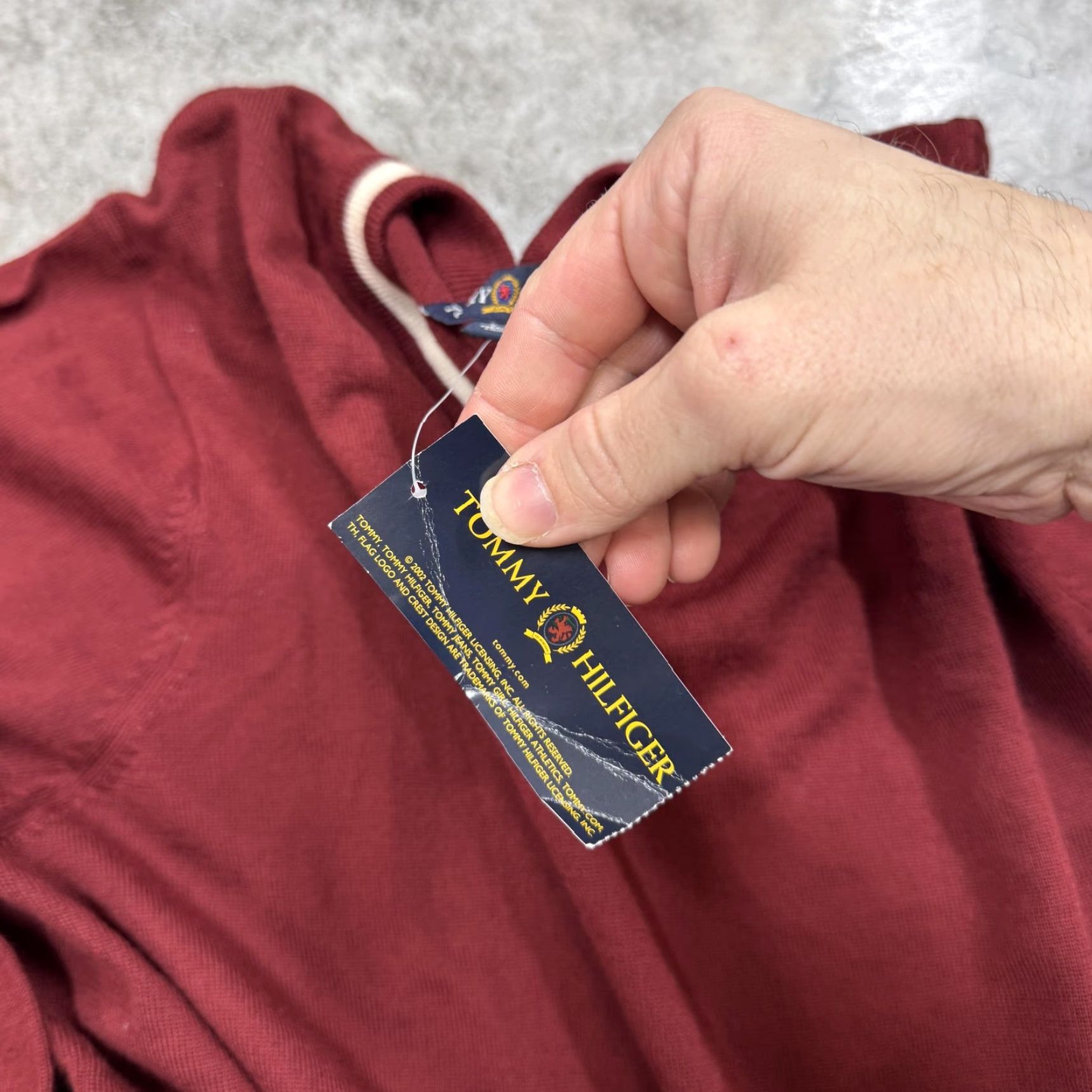 Tommy Hilfiger VINTAGE Tommy Hilfiger Sweater Mens Large Red Merino Wool V Neck Knit Pullover Classic Size US L / EU 52-54 / 3 - 4 Thumbnail