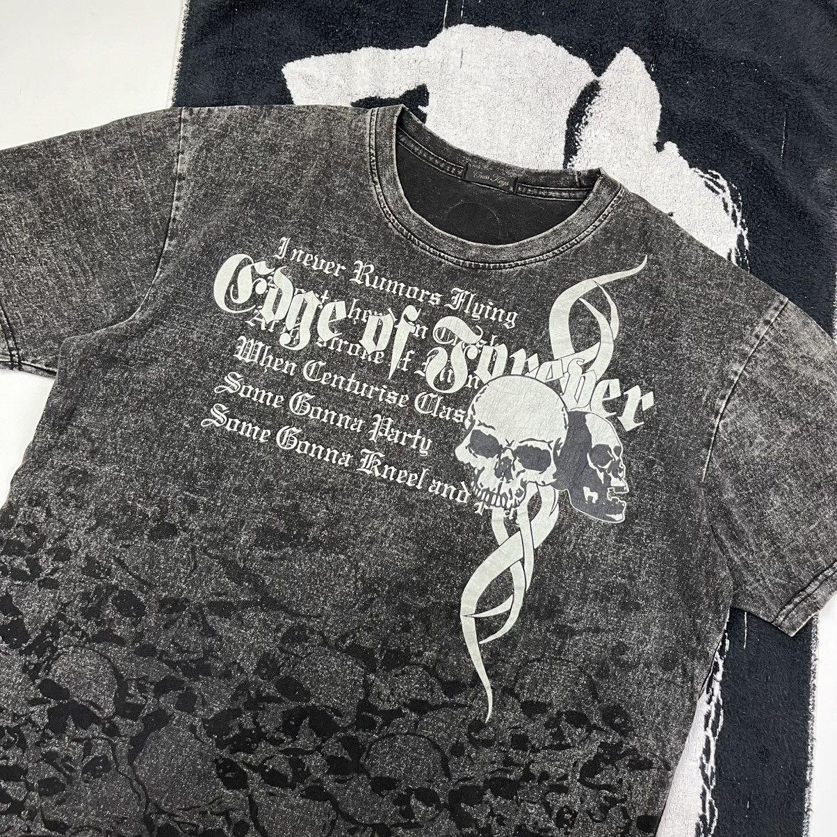 Affliction RARE🔥Cross Keys Graphic Tee Skull Y2K style Size US XL / EU 56 / 4 - 2 Thumbnail