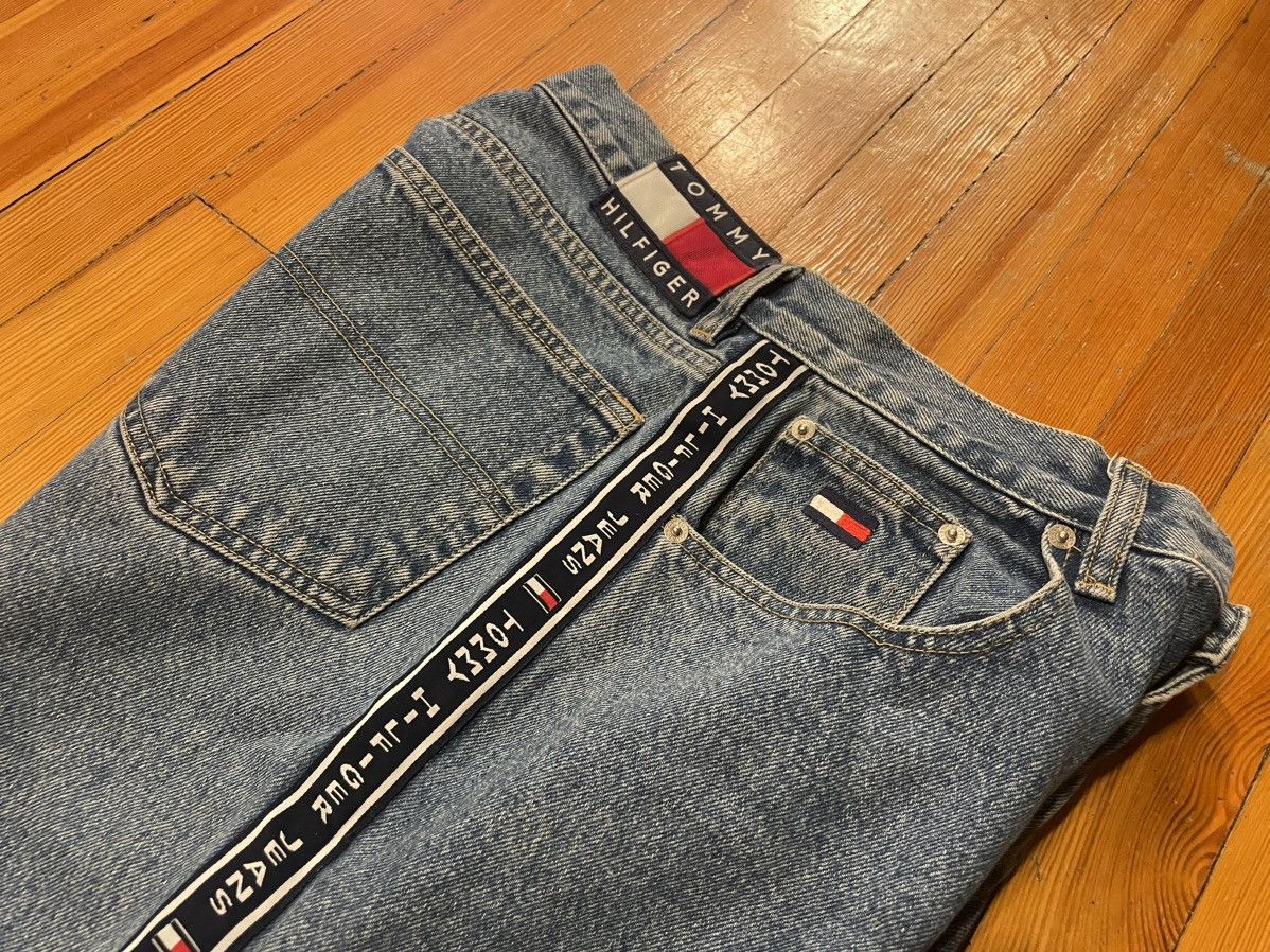 Tommy Hilfiger × Vintage Vintage Tommy Hilfiger spellout jeans 32x32 Size US 32 / EU 48 - 5 Thumbnail