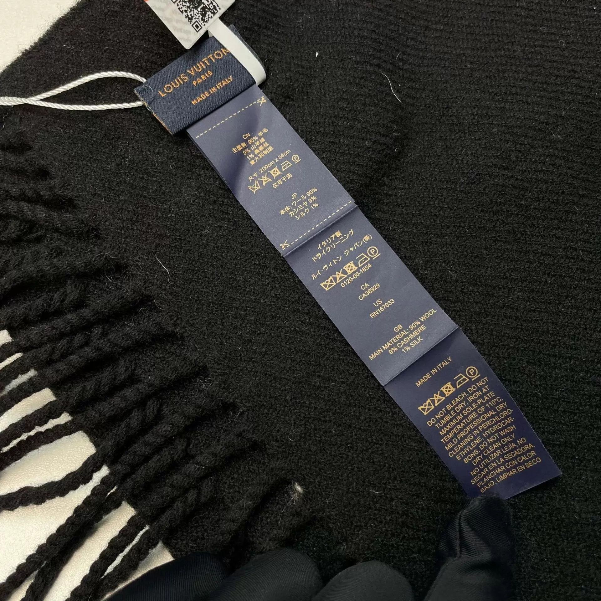 Louis Vuitton LV Full Print 3D Embossed Black White Colorblock Scarf Size ONE SIZE - 4 Thumbnail