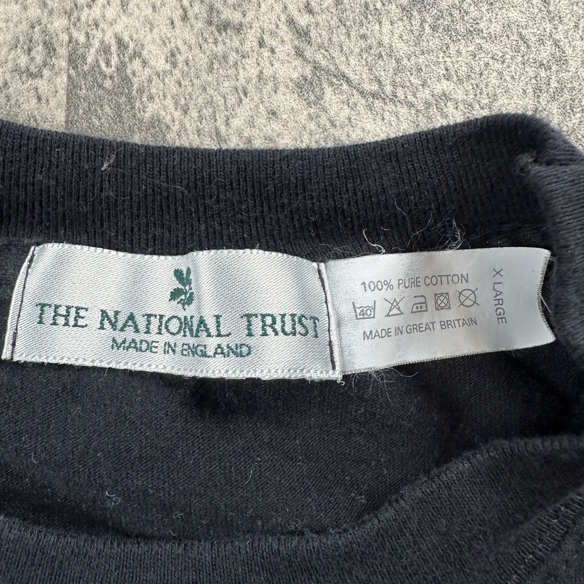 Designer The National Trust Sutton Hoo Black T Shirt Size US L / EU 52-54 / 3 - 4 Thumbnail