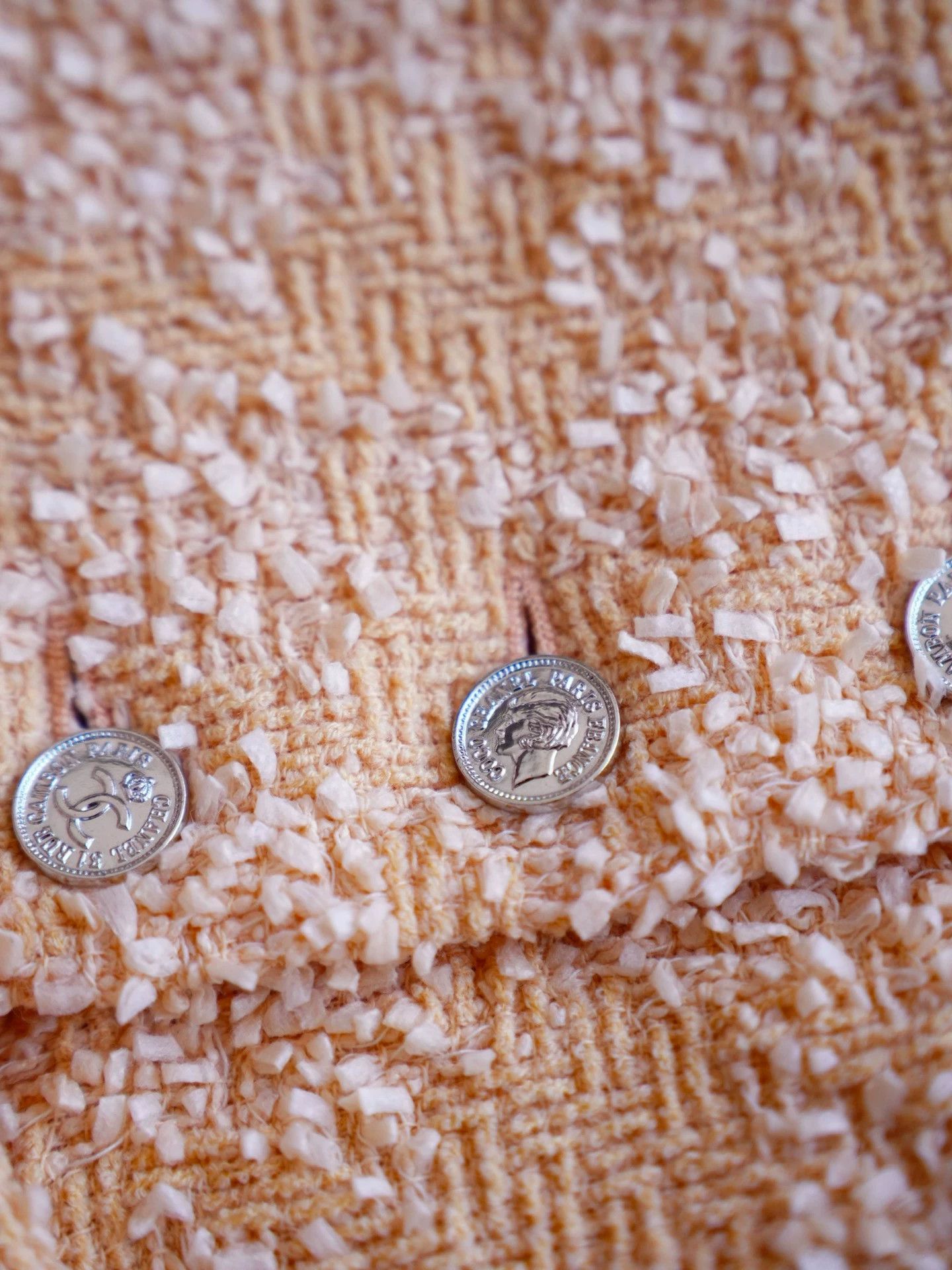 Chanel Chanel 1996 Vintage Orange Snow Tweed Suit FR38 Size S / US 4 / IT 40 - 9 Thumbnail