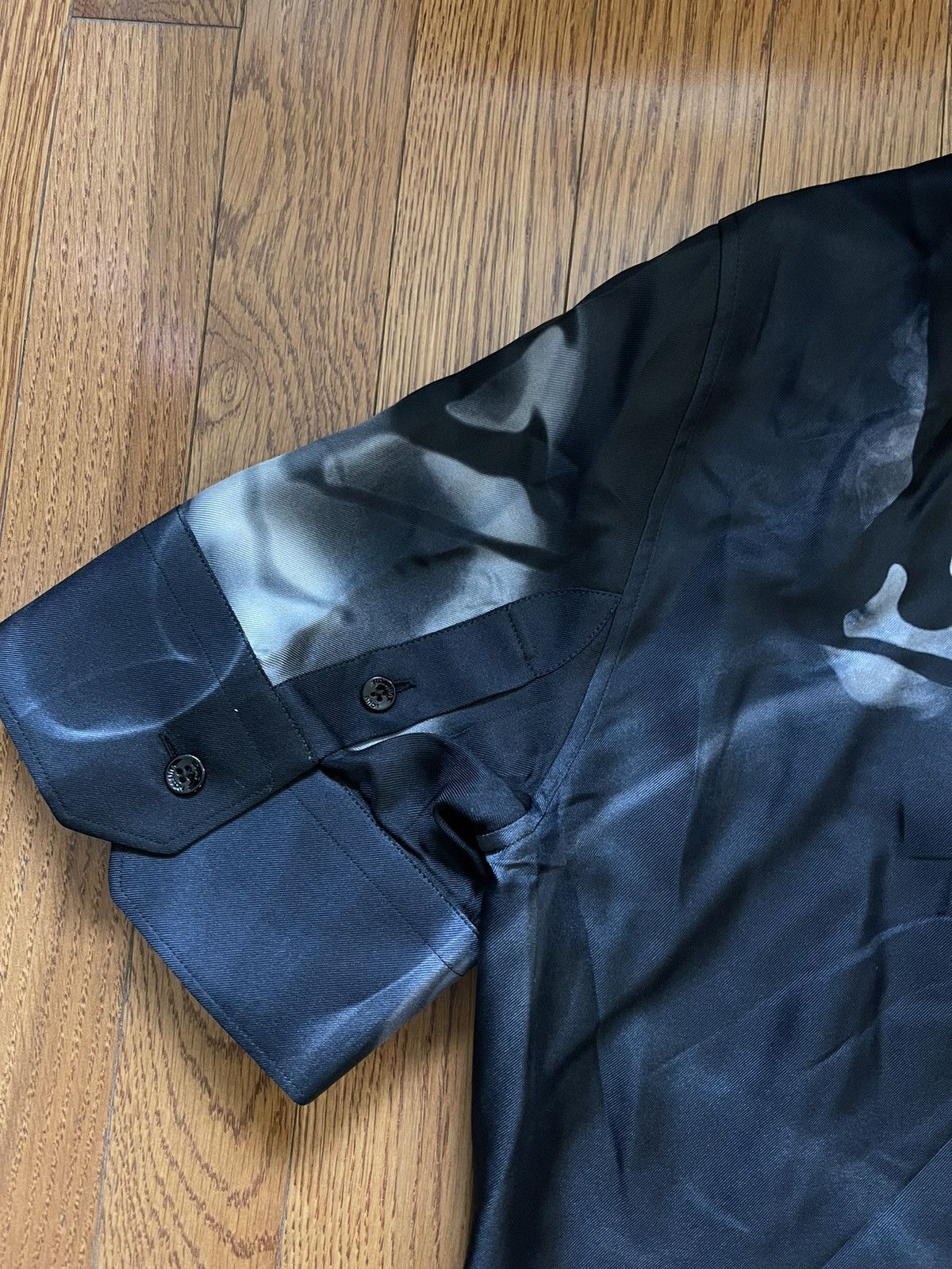 Louis Vuitton Louis Vuitton Black Silk Short Sleeved Jazzman Shirt Sz. M Size US M / EU 48-50 / 2 - 6 Thumbnail