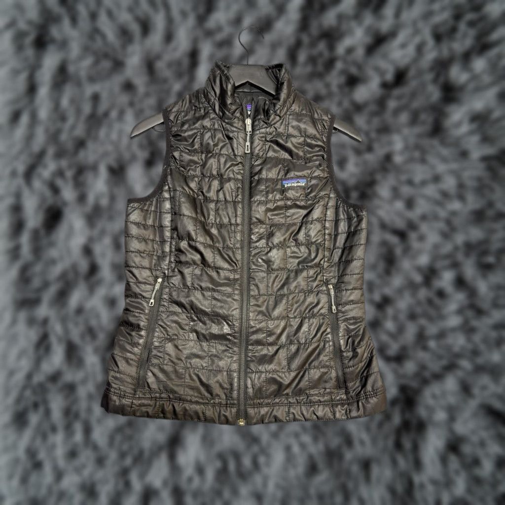 Patagonia Patagonia Nano Puff Vest Womens S Black Quilted Insulated Zip Pockets Lightweight Outdoor Fall Winter Regular Fit Size S / US 4 / IT 40 - 1 Thumbnail