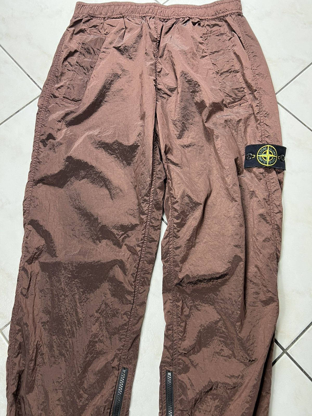 Stone Island Stone Island shiny nylon metal sweatpants burgundy baggy Size US 32 / EU 48 - 4 Thumbnail