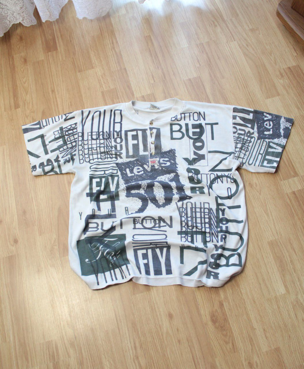Levi's 🔥 Levi’s 501 All Over Print Vintage USA T Shirt 90s Size US XL / EU 56 / 4 - 1 Thumbnail