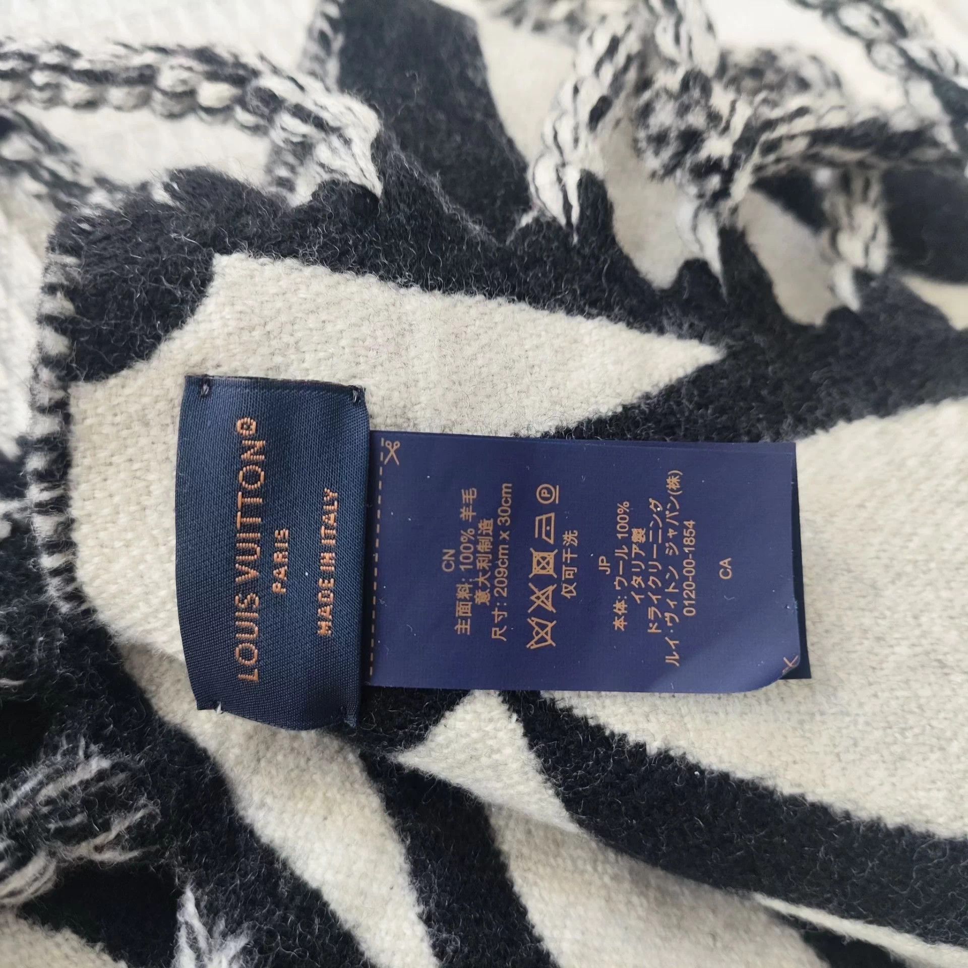 Louis Vuitton LV Wool Scarf Black & White Double-Faced 209/30 Size ONE SIZE - 2 Thumbnail