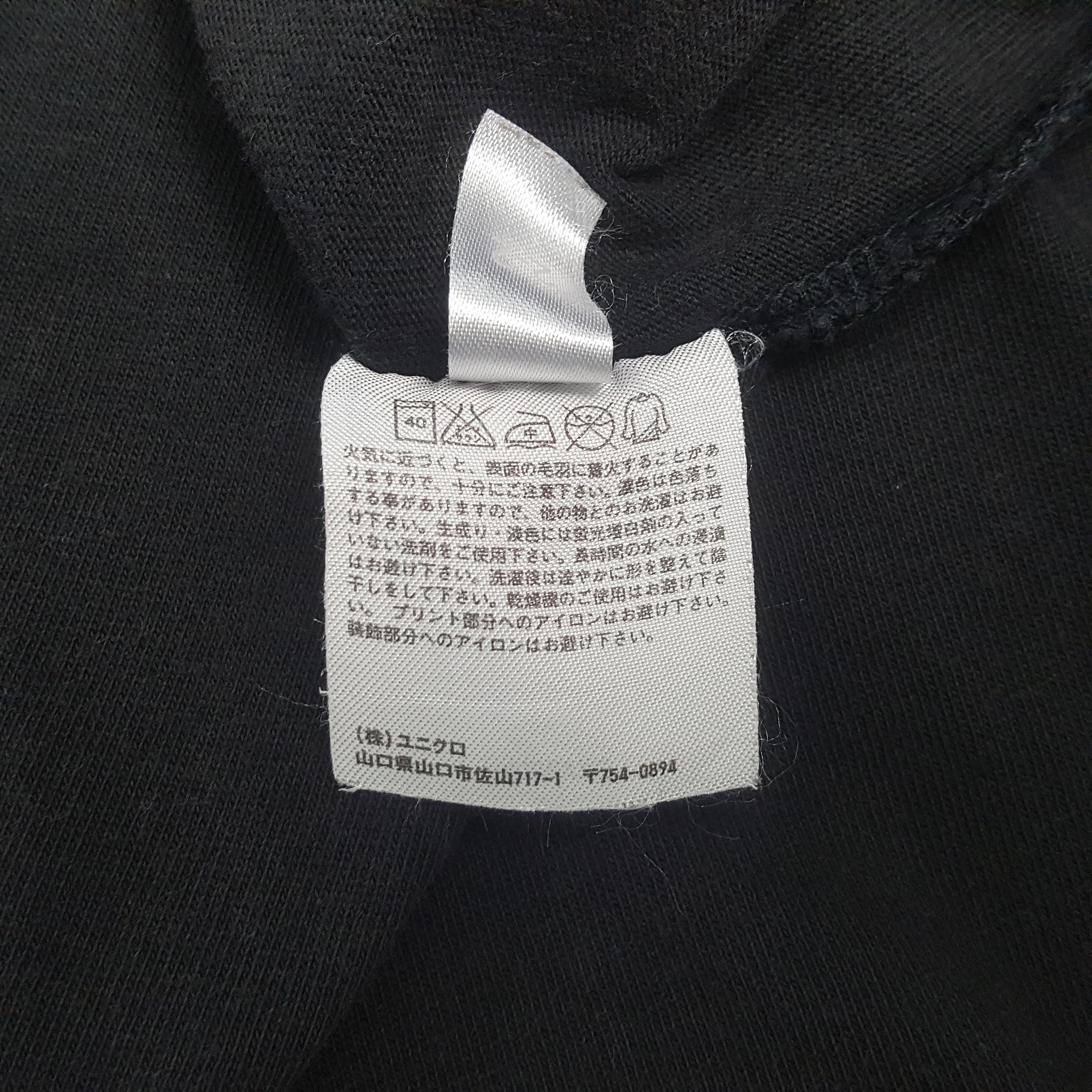 Japanese Brand Vintage Uniqlo x Kaws Japanese Brand T-shirt C294N40 Size US L / EU 52-54 / 3 - 7 Thumbnail