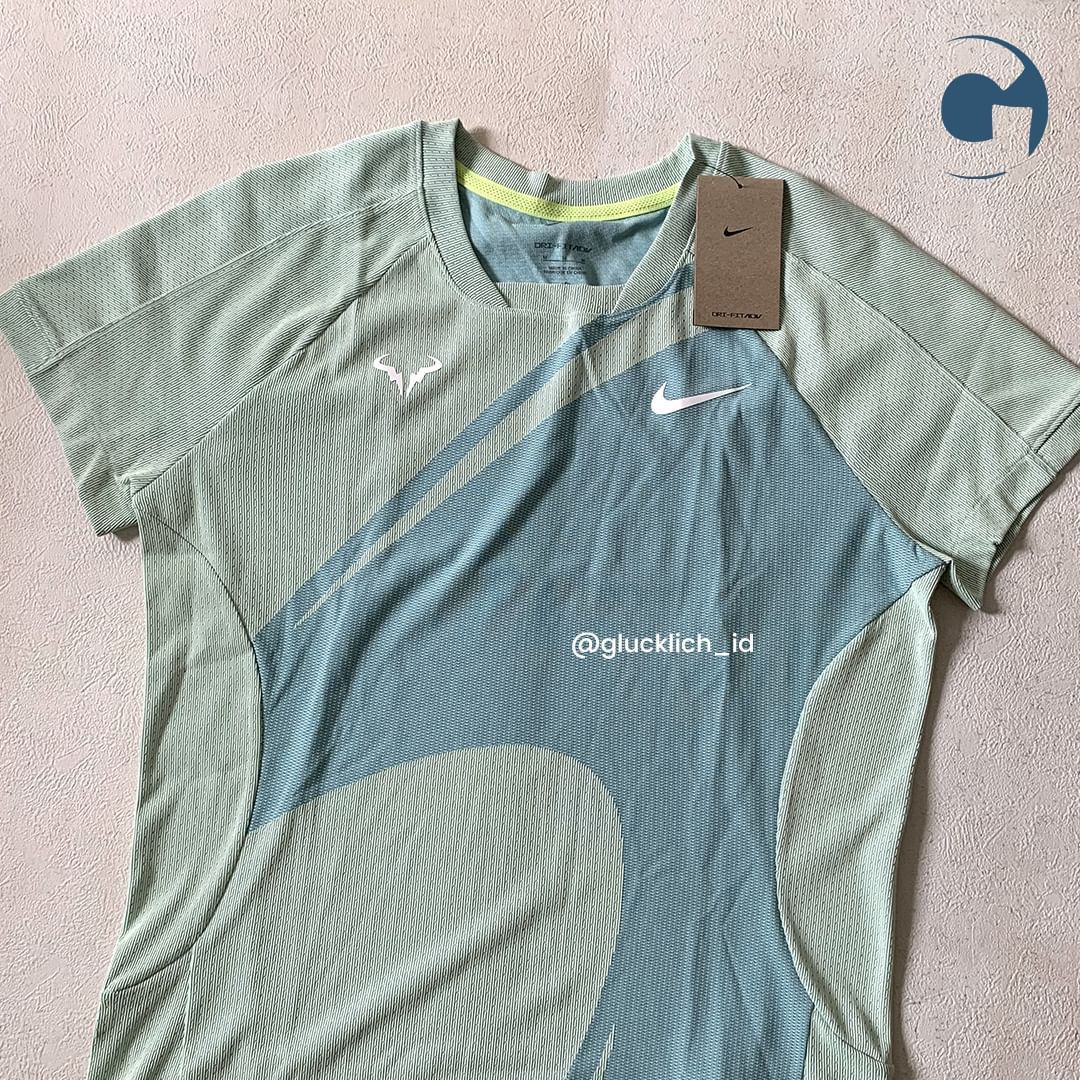 Nike Nike, Court Short-Sleeved Rafa Tennis in Light Blue / White Size US S / EU 44-46 / 1 - 3 Thumbnail