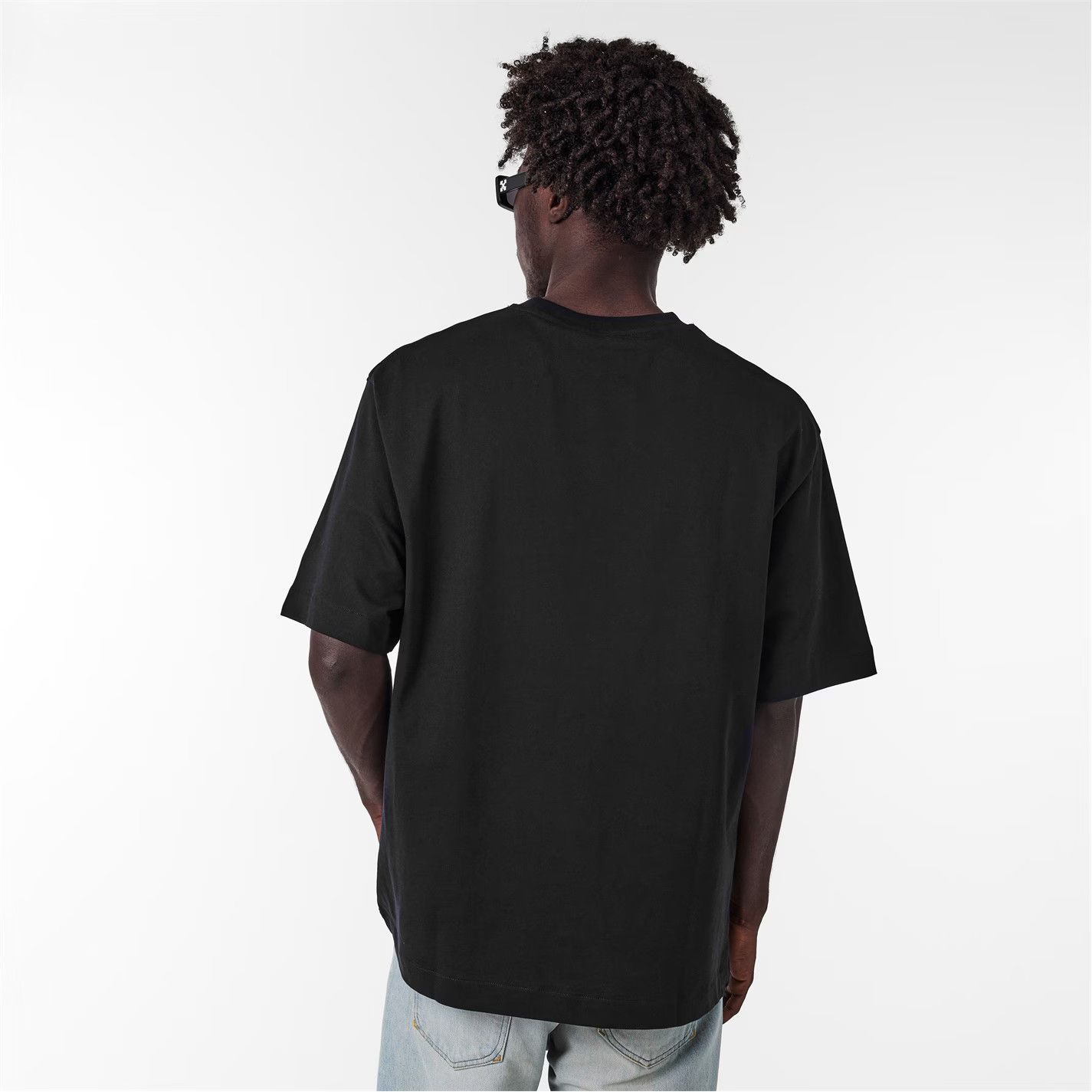 Off-White o1g2r1mq0226 Outline Skate Graphic T-Shirt In Black Size US XS / EU 42 / 0 - 3 Thumbnail