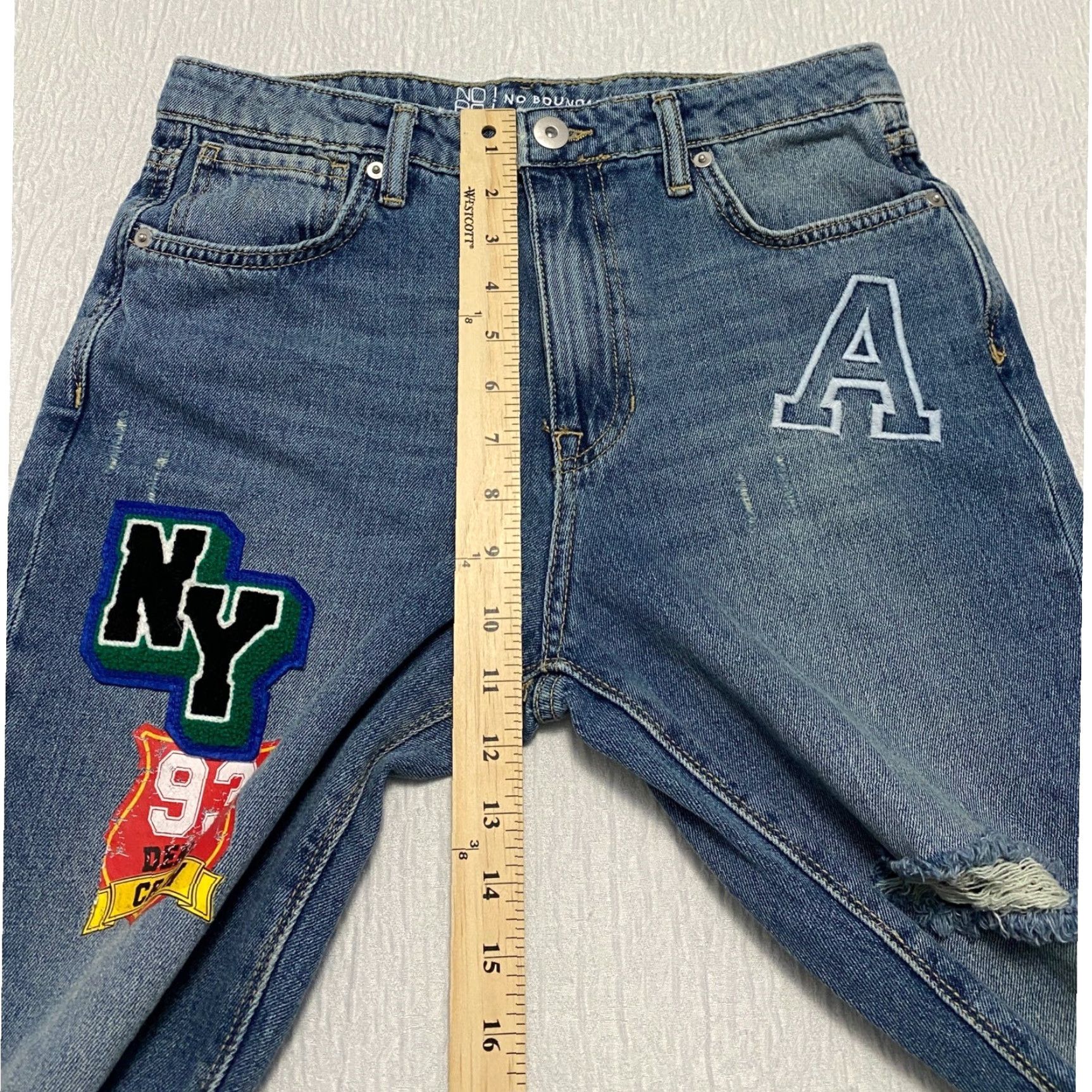 Vintage No Boundaries Jeans Distressed patched NY Crew Blue 11 Juniors Women Mom High Rise 90s Logo Embroidered 5-Pocket Denim Cotton Size 32" / US 10 / IT 46 - 7 Thumbnail