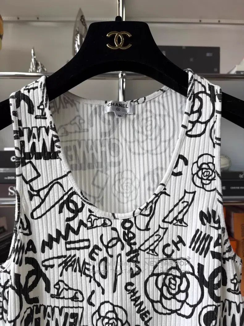 Chanel Chanel Black and white logo camellia graffiti print vest Size XS / US 0-2 / IT 36-38 - 2 Thumbnail
