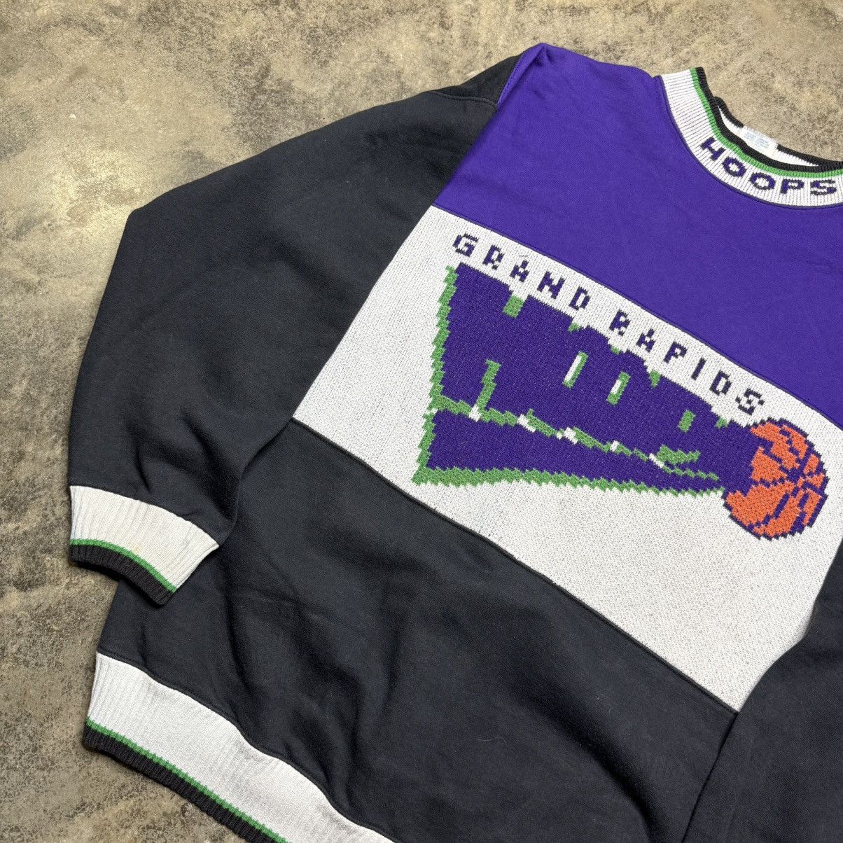 Vintage vintage grand rapids hoops baggy basketball tshirt Size US L / EU 52-54 / 3 - 3 Thumbnail