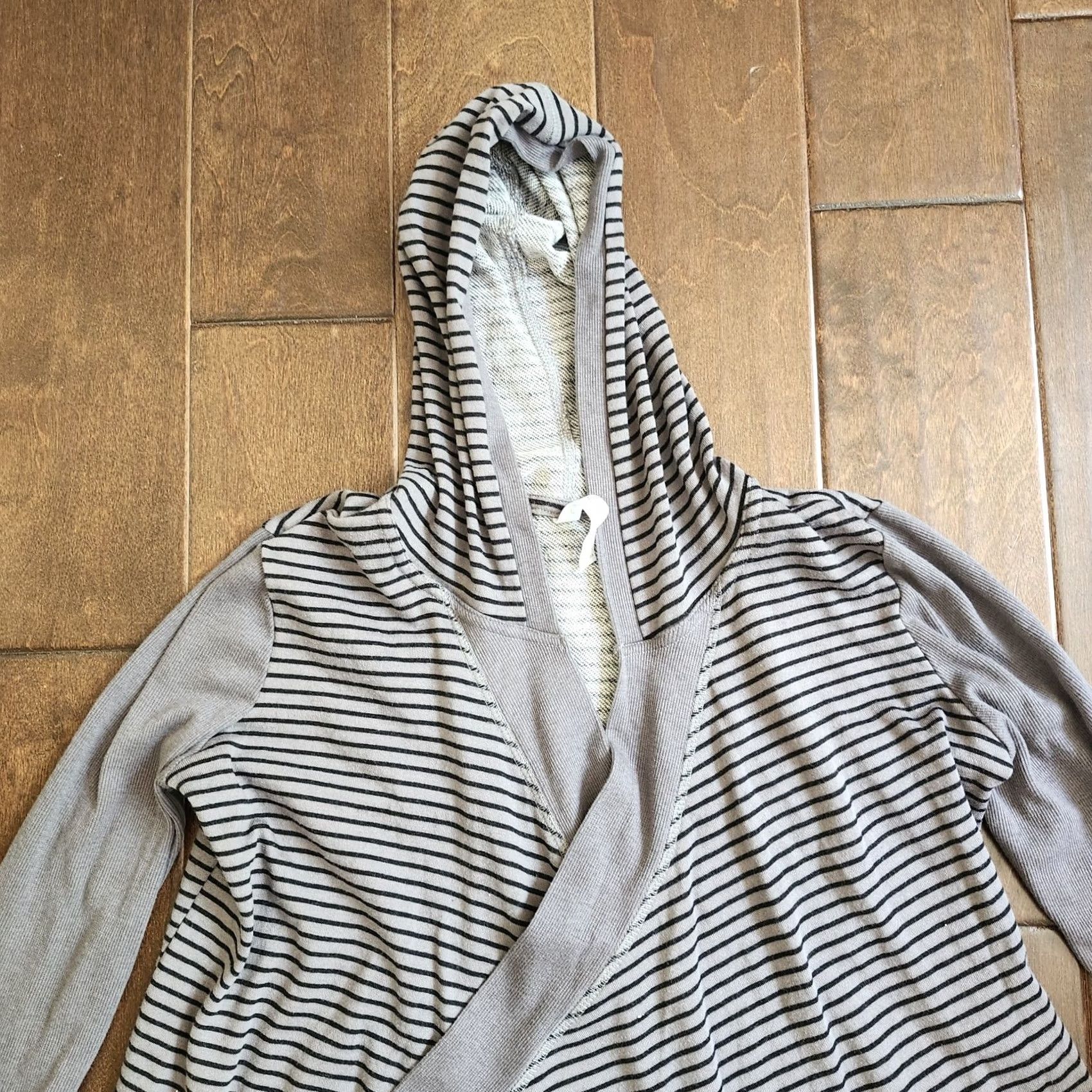 Jessica Simpson Jessica Simpson Active Women's Gray Striped Open Front Cardigan XS Cardigan Women Gray Striped Open Front XS Women’s Regular Size XS / US 0-2 / IT 36-38 - 5 Thumbnail