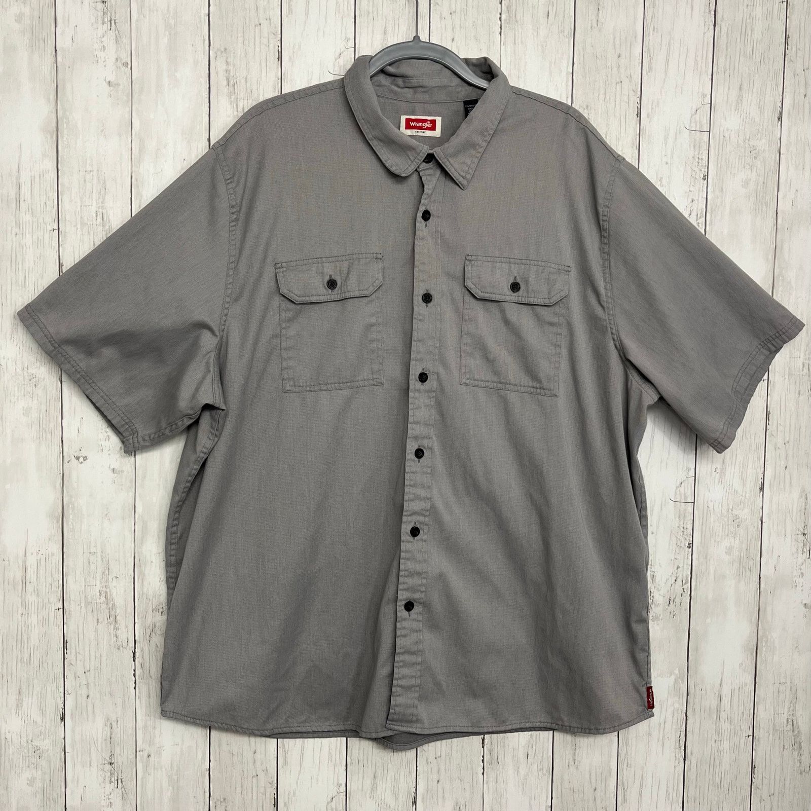 Wrangler Wrangler Men's 2XL Gray Short Sleeve Button Down Shirt Size US XXL / EU 58 / 5 - 1 Thumbnail