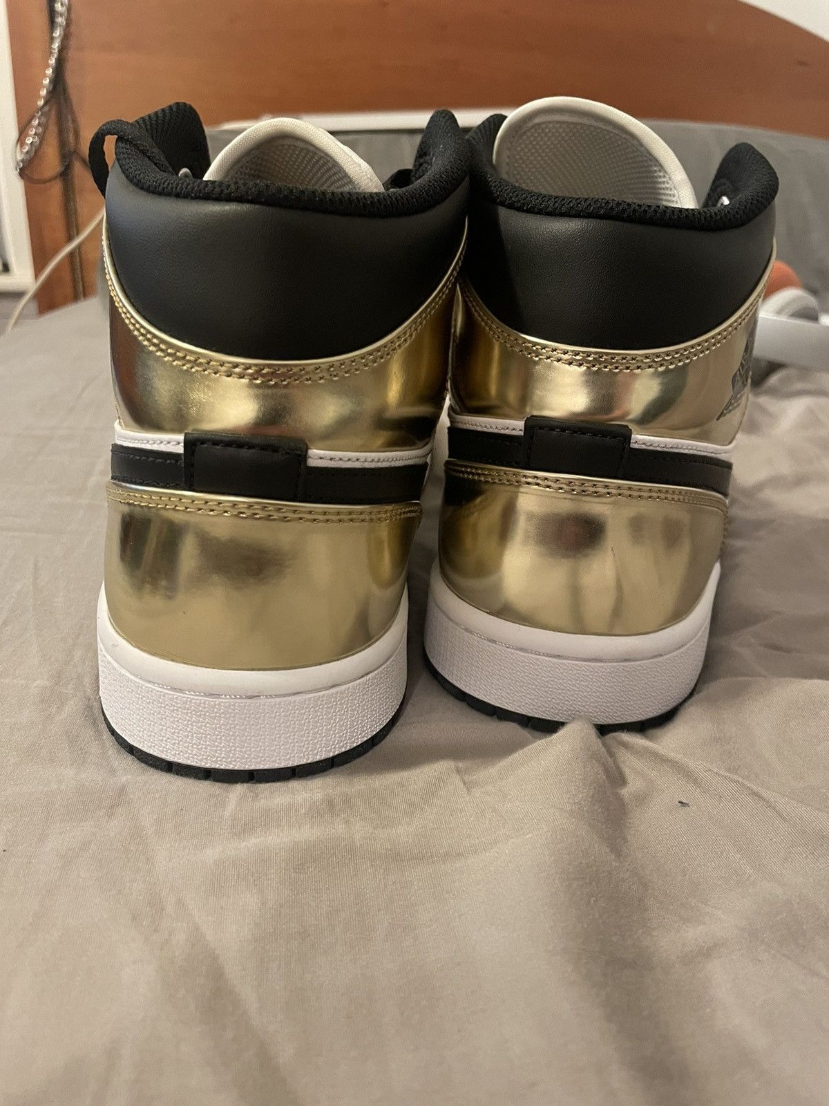 Jordan Brand Jordan 1 mid gold Size US 11 / EU 44 - 6 Thumbnail
