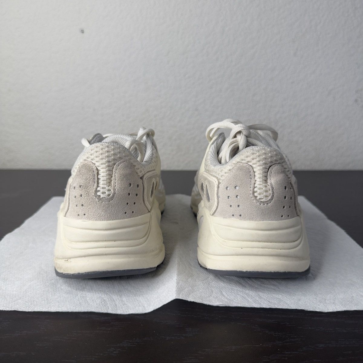 Yeezy YEEZY 700 Size US 7 / IT 37 - 4 Thumbnail