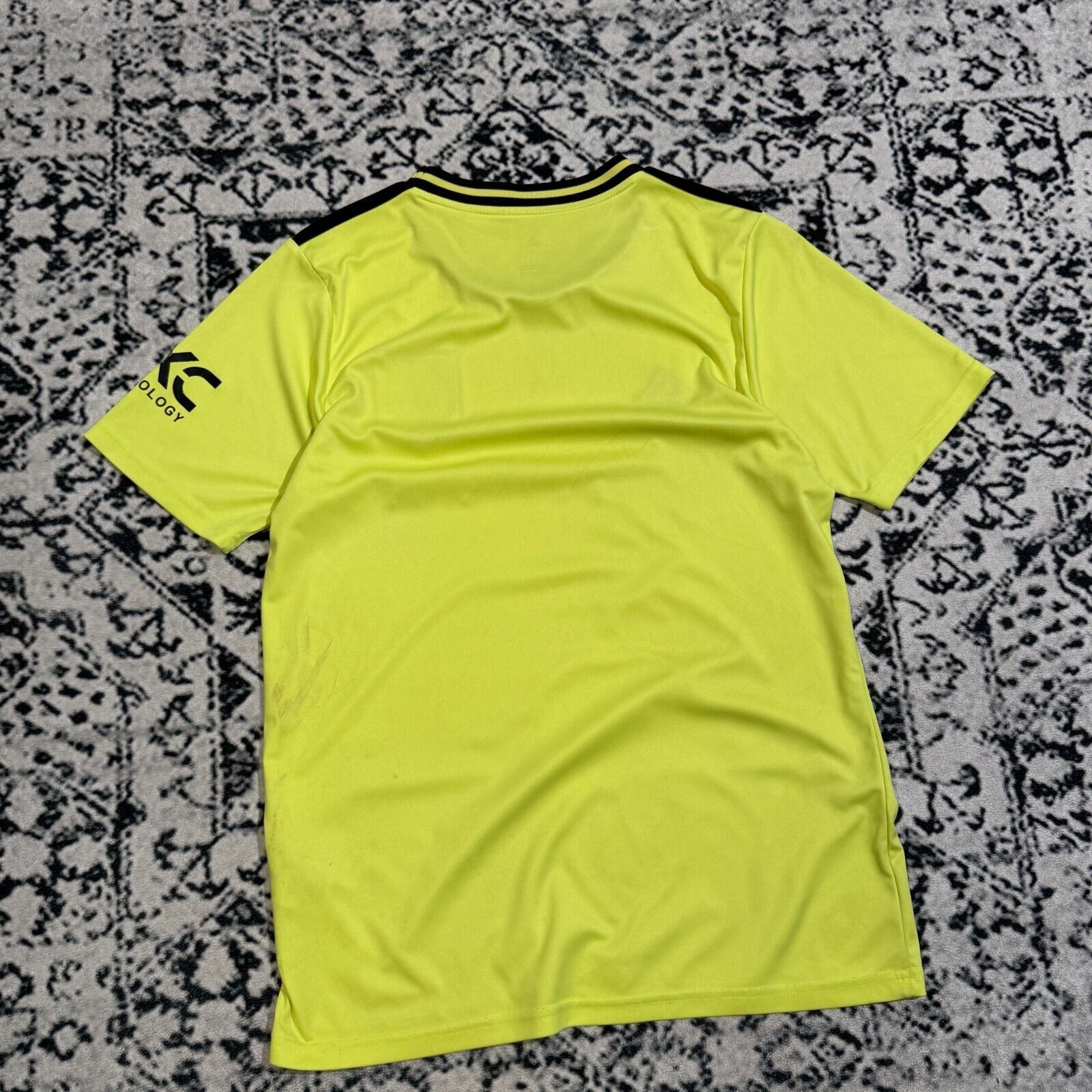 Adidas Vintage Adidas Neon Gren Polyester Jersey Size S Manchester Size US S / EU 44-46 / 1 - 15 Thumbnail