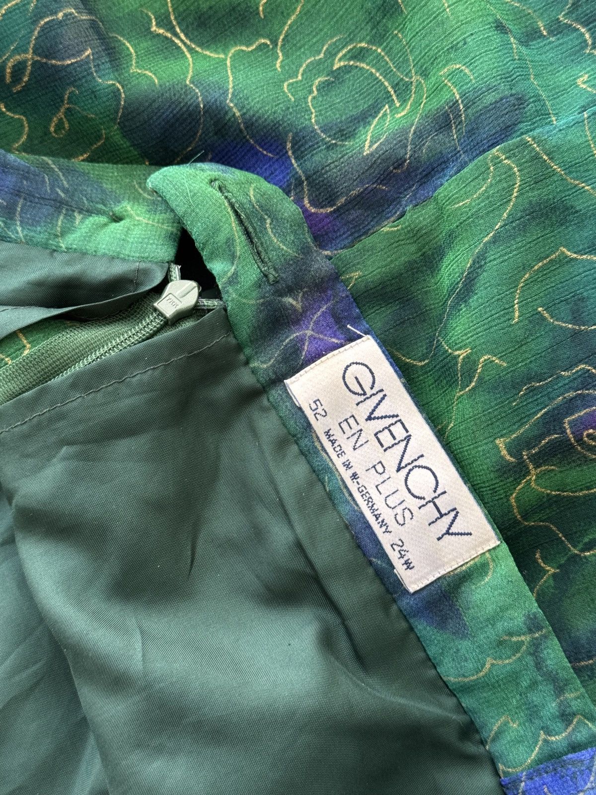 Givenchy × Vintage Vintage Givenchy En Plus Luxury Light Green Top Skirt Set Size 30" / US 8 / IT 44 - 10 Thumbnail