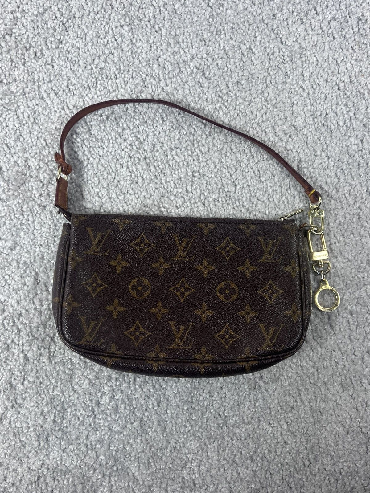Louis Vuitton Louis Vuitton Pochette Handbag Size ONE SIZE - 1 Thumbnail