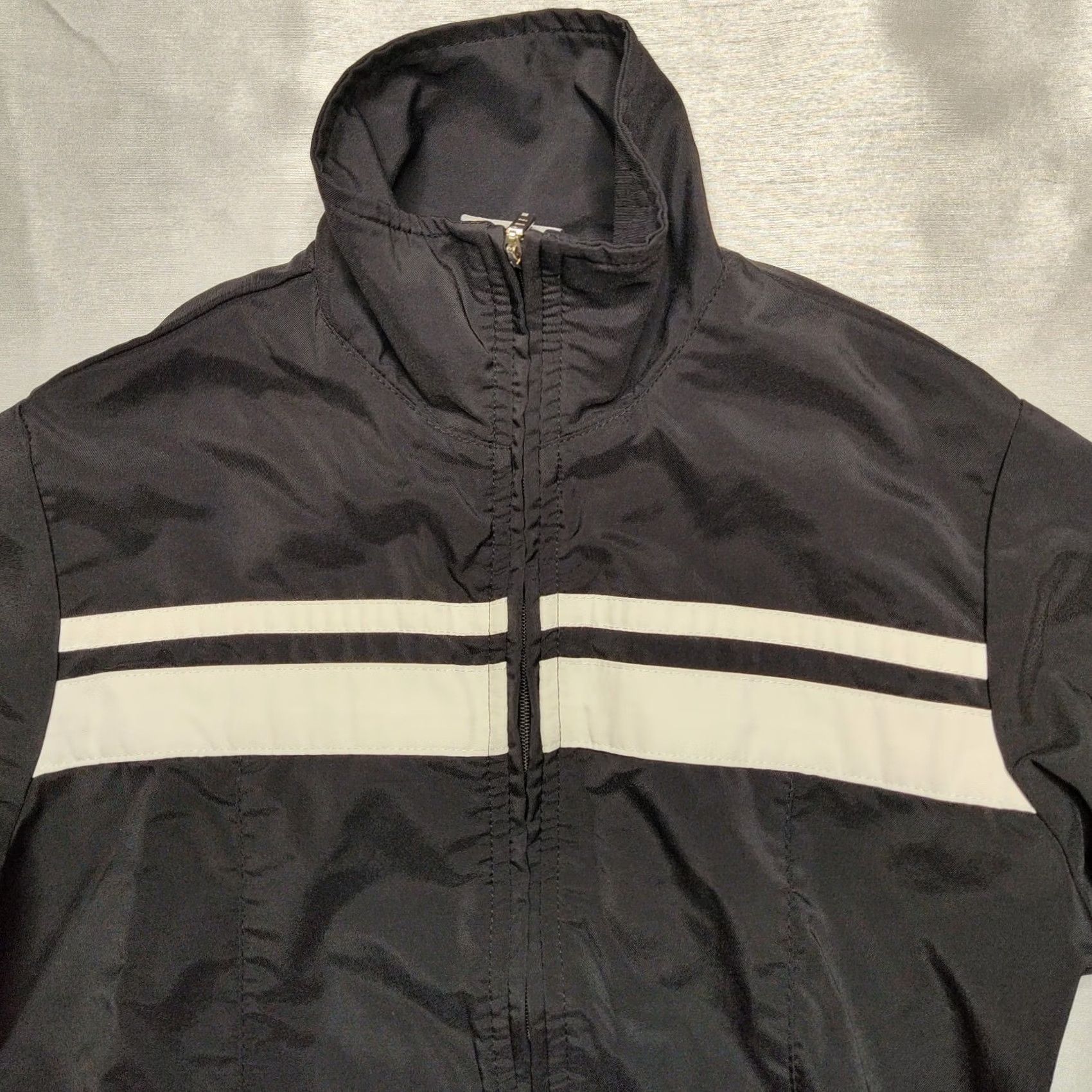 Nike VTG Nike Windbreaker Jacket Women XS Black Full Zip Lined Y2K Silver Tab Activewear Windbreaker Jacket Womens Size XS / US 0-2 / IT 36-38 - 4 Thumbnail