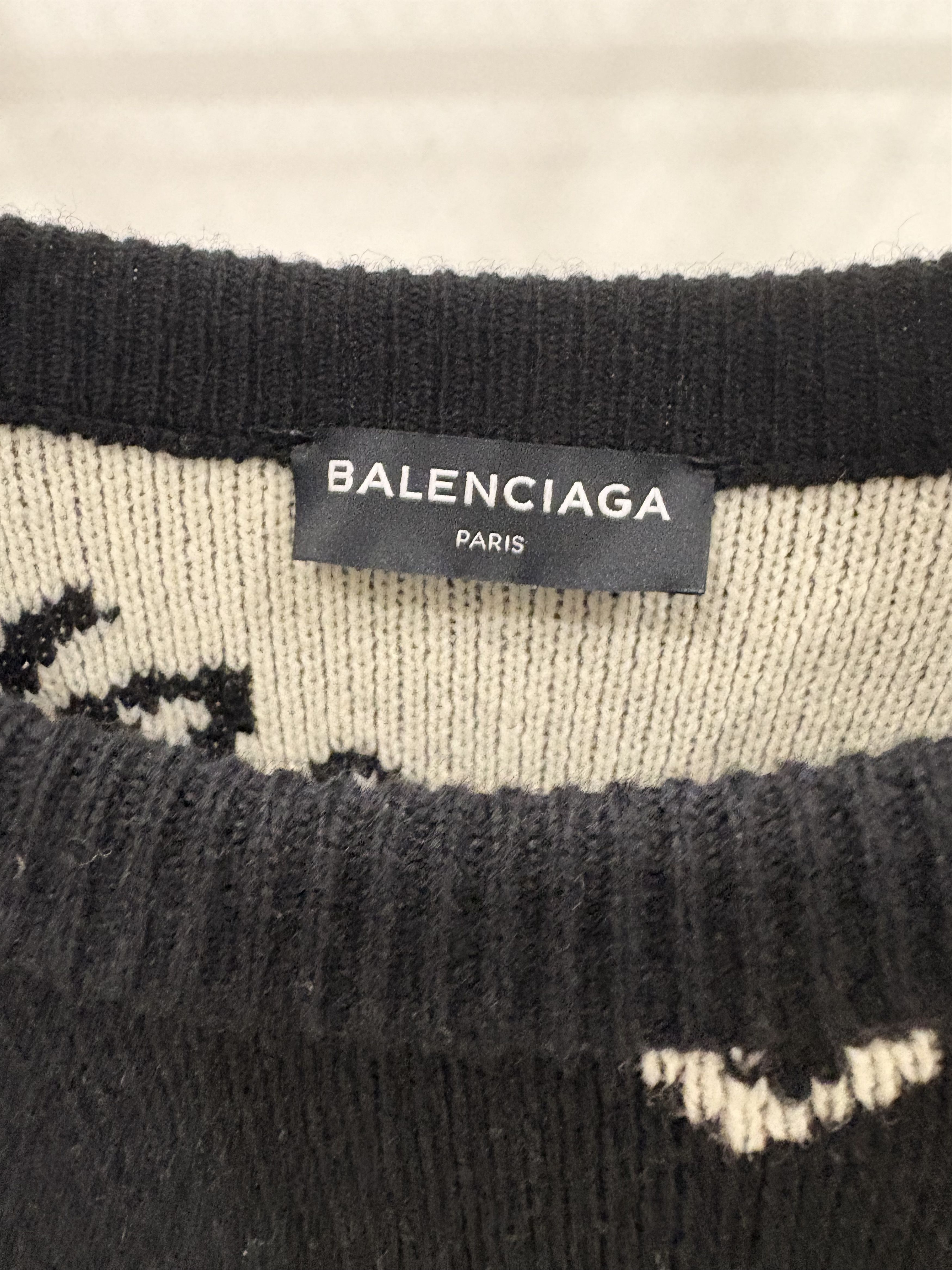 Balenciaga Balenciaga All-Over Logo Knit Sweater Size US XL / EU 56 / 4 - 2 Thumbnail