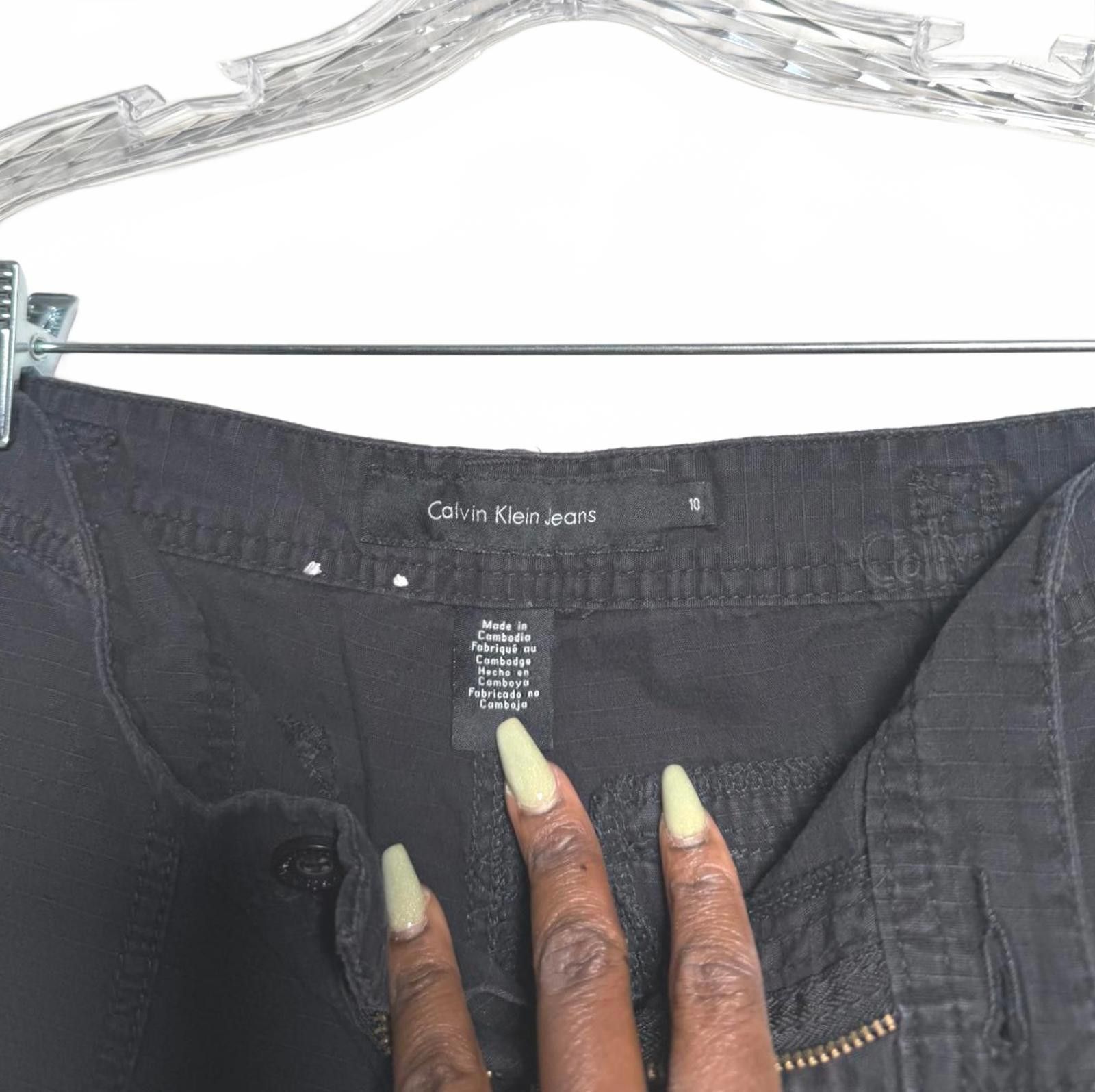 Calvin Klein Y2K Soft Grunge Black Cargo Shorts Size 32" / US 10 / IT 46 - 4 Thumbnail
