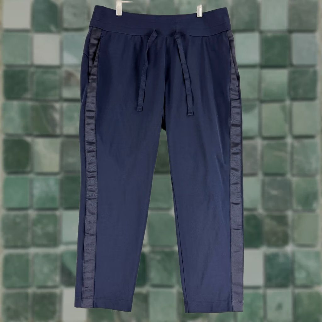 Athleta Athleta Track Pants Womens Large Navy Blue Satin Side Stripe Drawstring Pants Athletic Womens L Navy Satin Side Stripe Drawstring Size 24" / US 00 / IT 34 - 1 Thumbnail