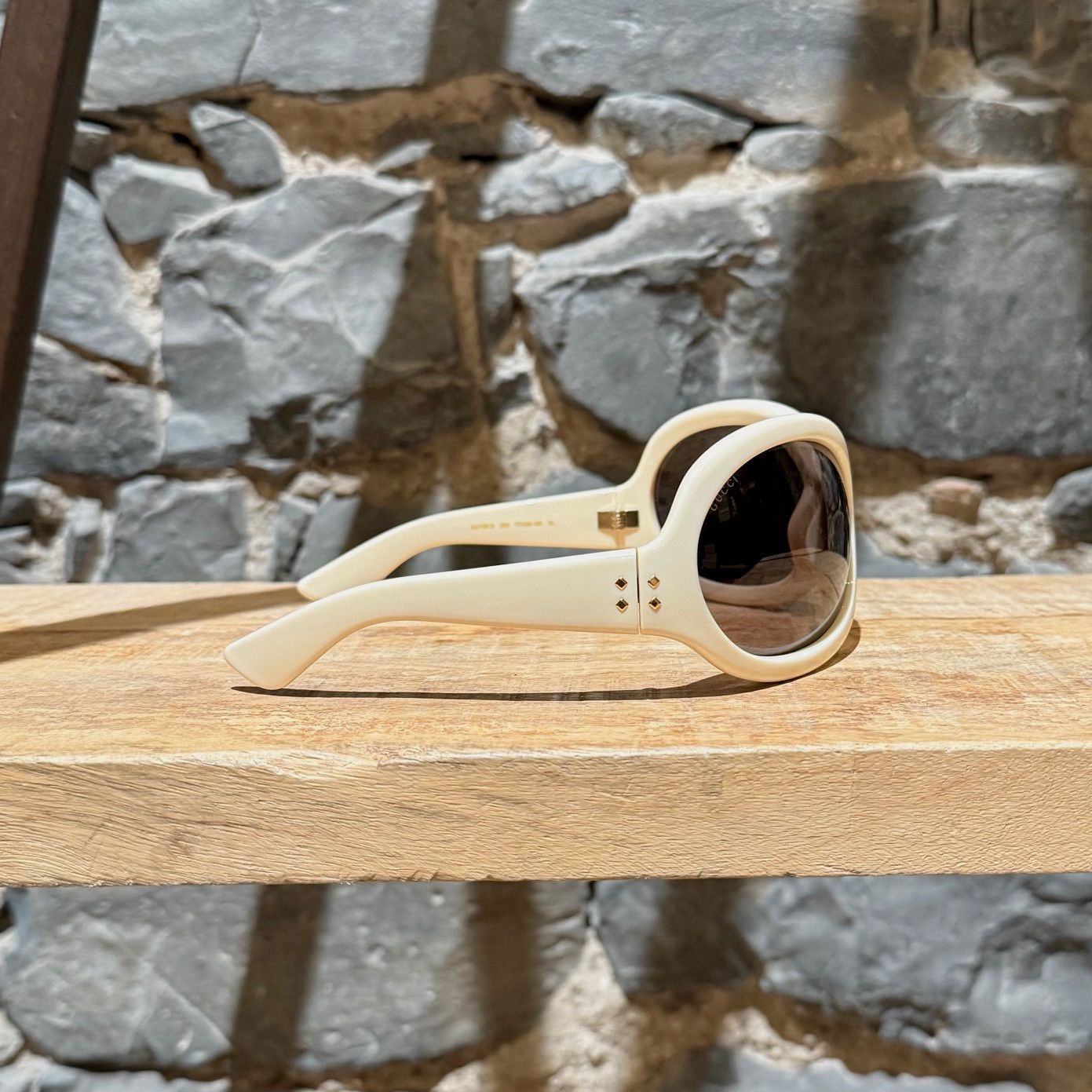 Gucci Gucci 1381 Beige Shield Frame Injection Sunglasses Size ONE SIZE - 5 Thumbnail