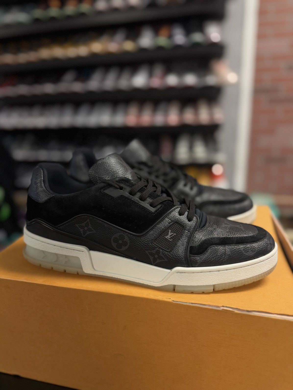 Louis Vuitton Louis Vuitton Black Low Top Trainer 8.5LV/9.5US $1260 Size US 9.5 / EU 42-43 - 3 Thumbnail