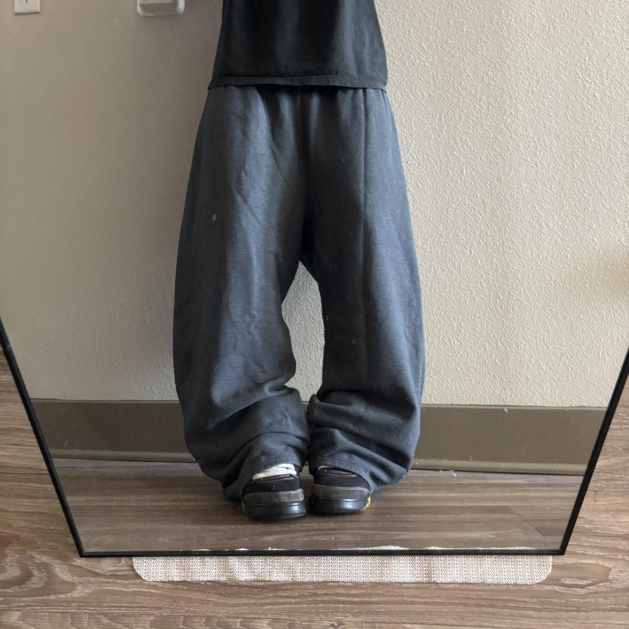 Vintage Crazy Vintage Y2K/2000s Baggy Grey Skater Style Essential Sweatpants! Size US 38 / EU 54 - 1 Thumbnail