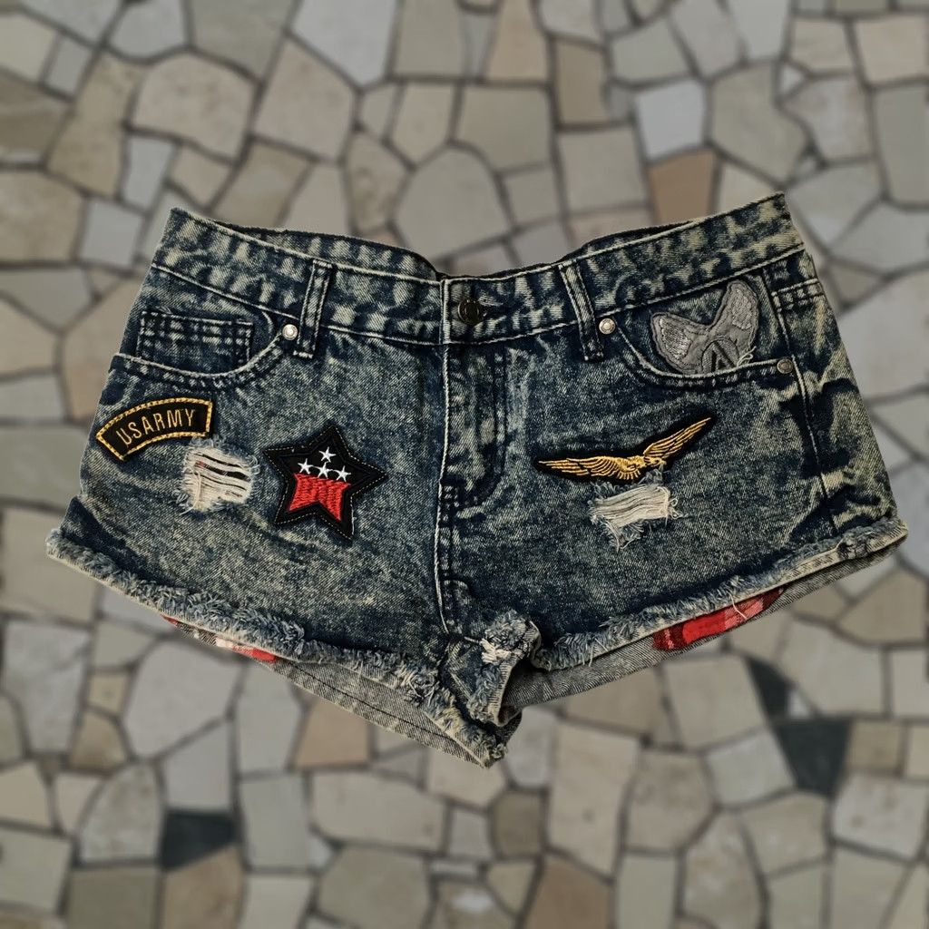 Vintage aviva j Womens Size 7 daisy dukes Shorts patches Pocket Blue Size 28" / US 6 / IT 42 - 1 Thumbnail