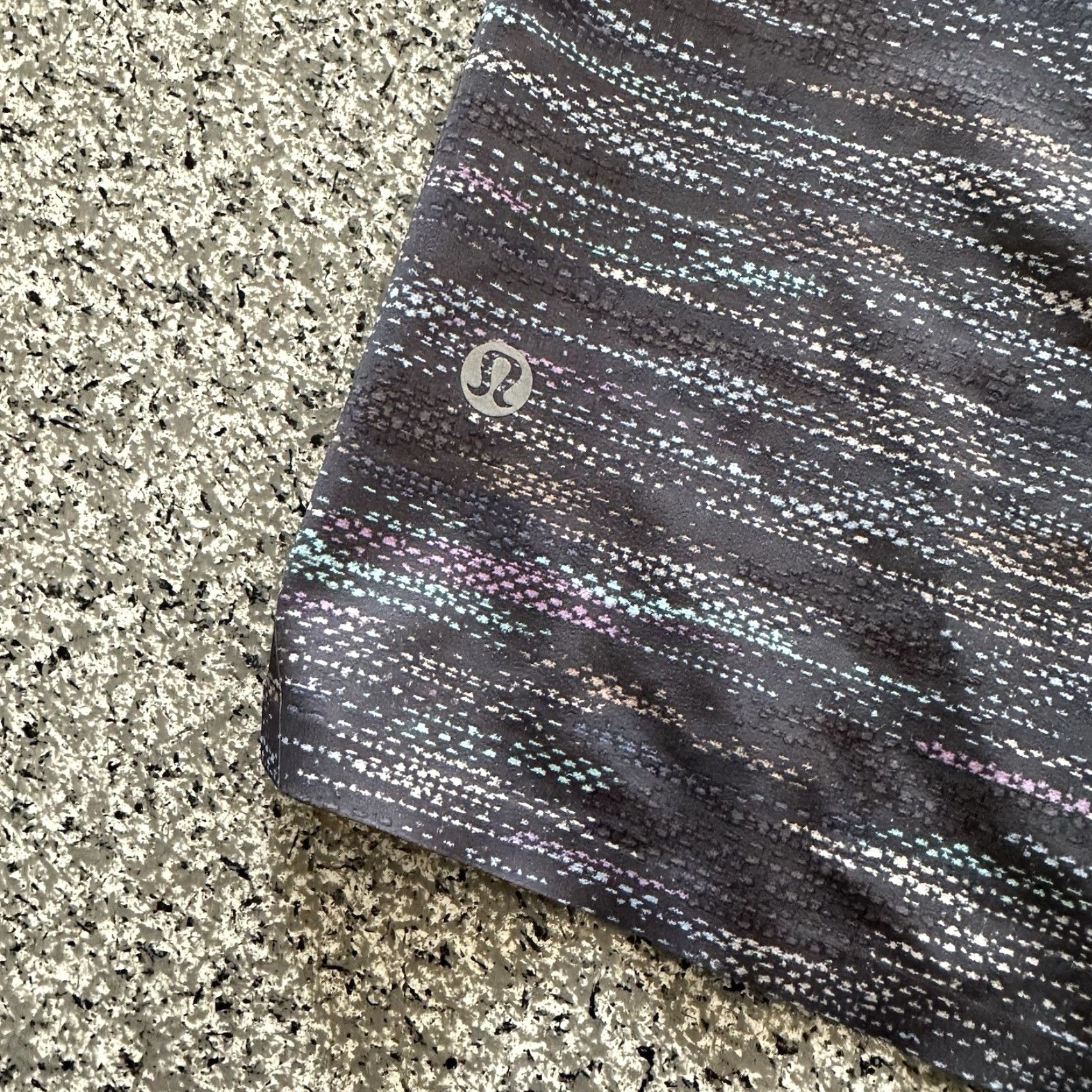 Lululemon Lululemon Boardshorts Mens 40 Regular Multicolor Stretch Board Shorts 10 in Inseam XS? Size US 40 / EU 56 - 4 Thumbnail
