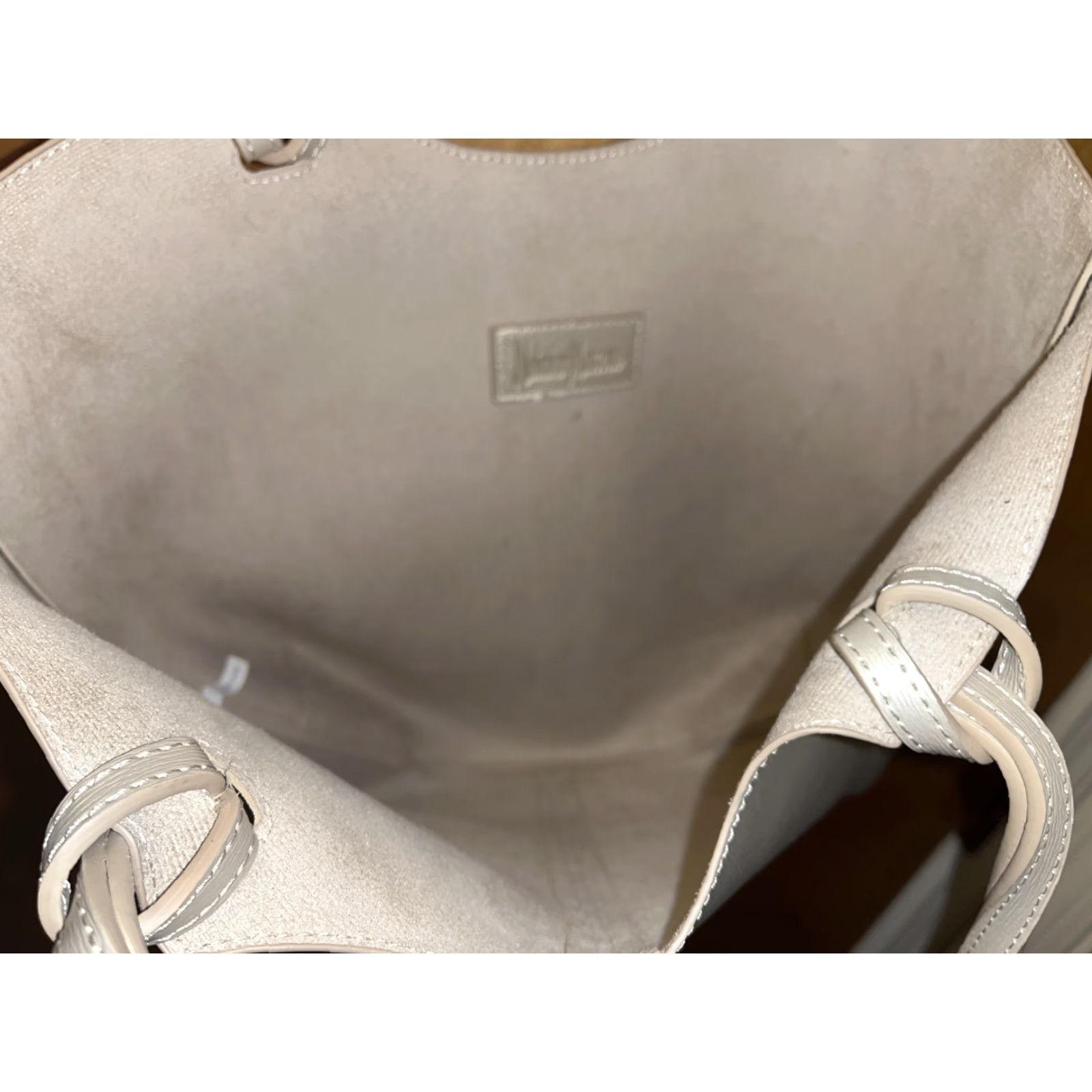 Neiman Marcus Neiman Marcus Leather Tote Bag Large Champagne Gold Lightweight Shoulder Strap Womens Size ONE SIZE - 5 Thumbnail