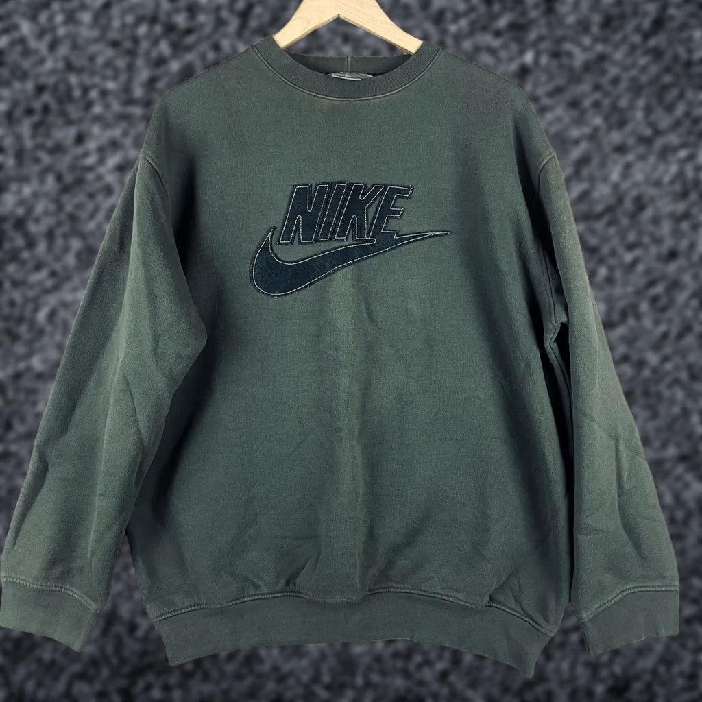Nike VTG Nike Sweatshirt Men L Green Crew Neck Stitched Swoosh Y2K 211 90s Vintage Sportswear Size US L / EU 52-54 / 3 - 1 Thumbnail