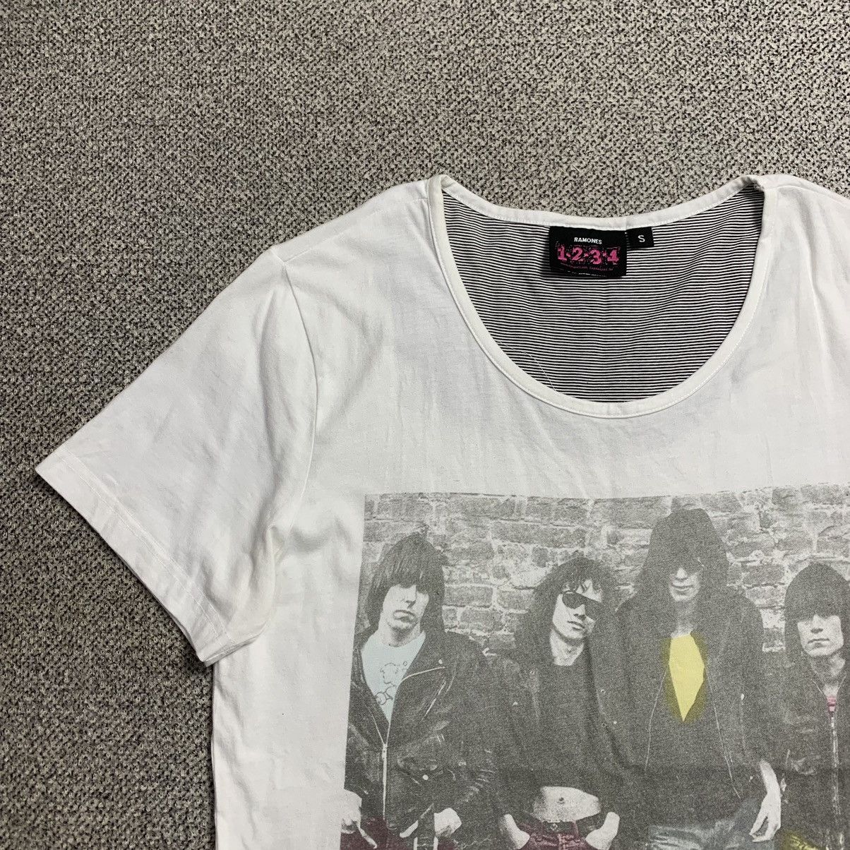Band Tees Vintage The Ramones T-Shirt Wide Neck Rock Band Size US S / EU 44-46 / 1 - 15 Thumbnail