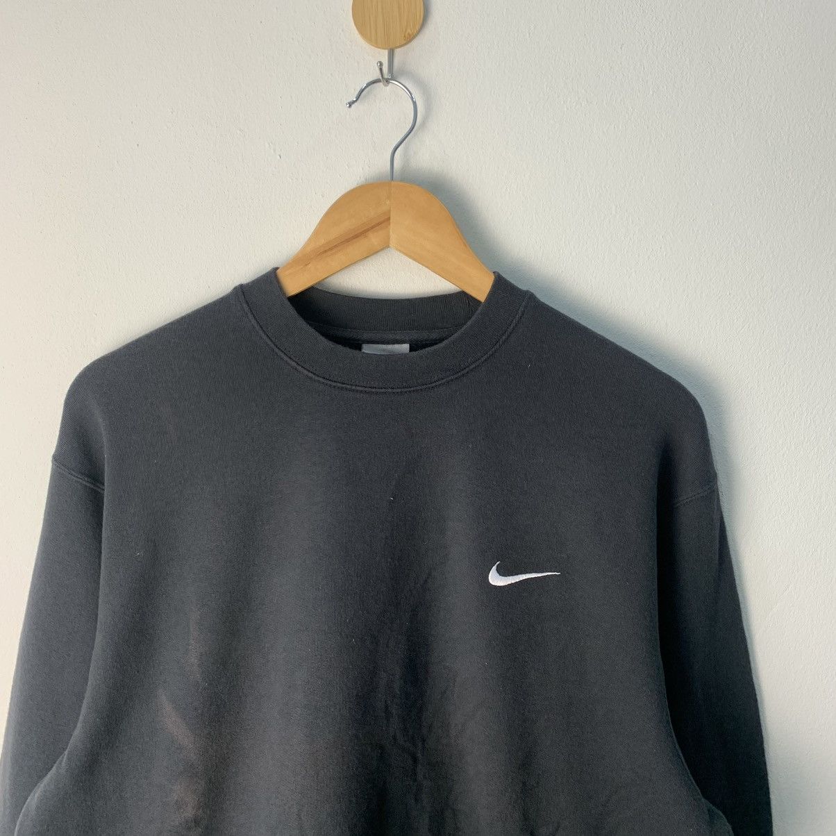 Nike × Vintage Vintage Y2K Nike Swoosh Logo Crewneck Sweatshirt Size US L / EU 52-54 / 3 - 3 Thumbnail