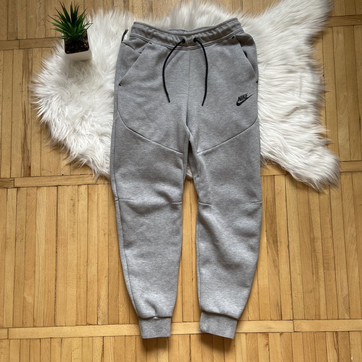 Nike 📌 Nike Tech Fleece Gray Pants Sweatpants Size US 28 / EU 44 - 1 Thumbnail