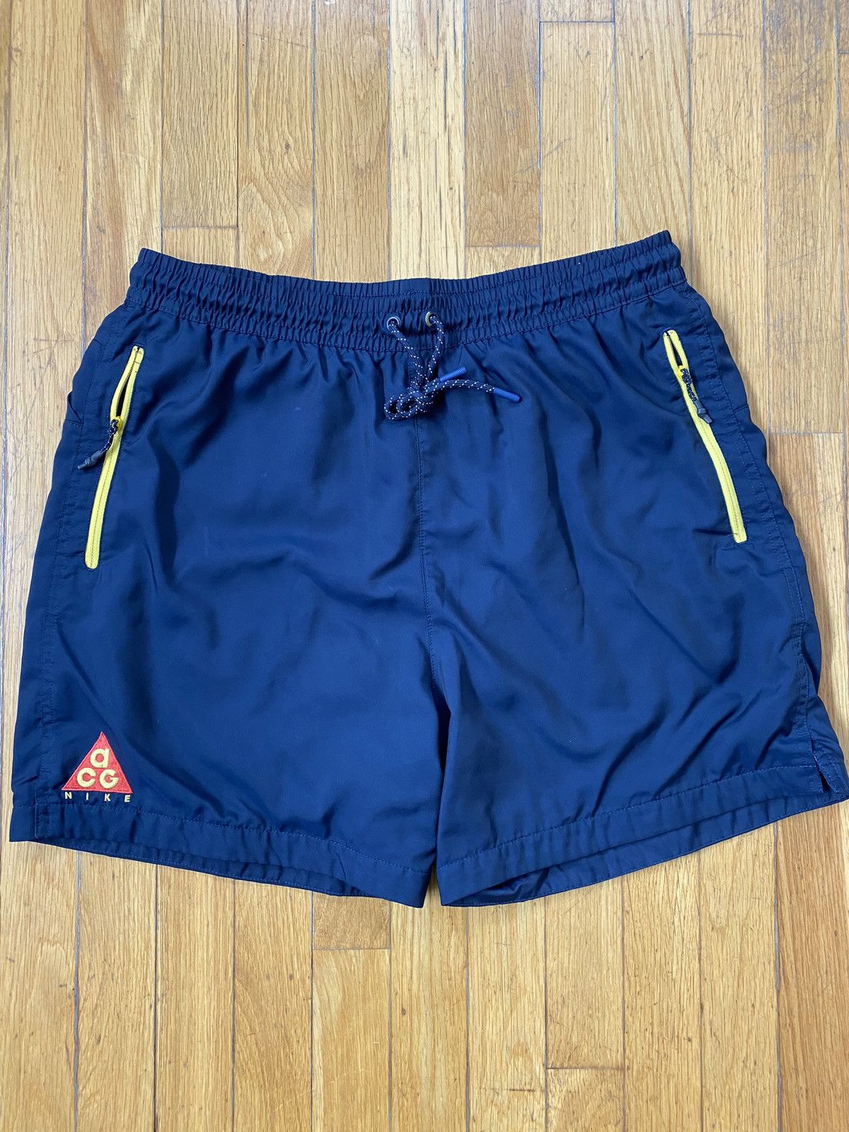 acg woven shorts