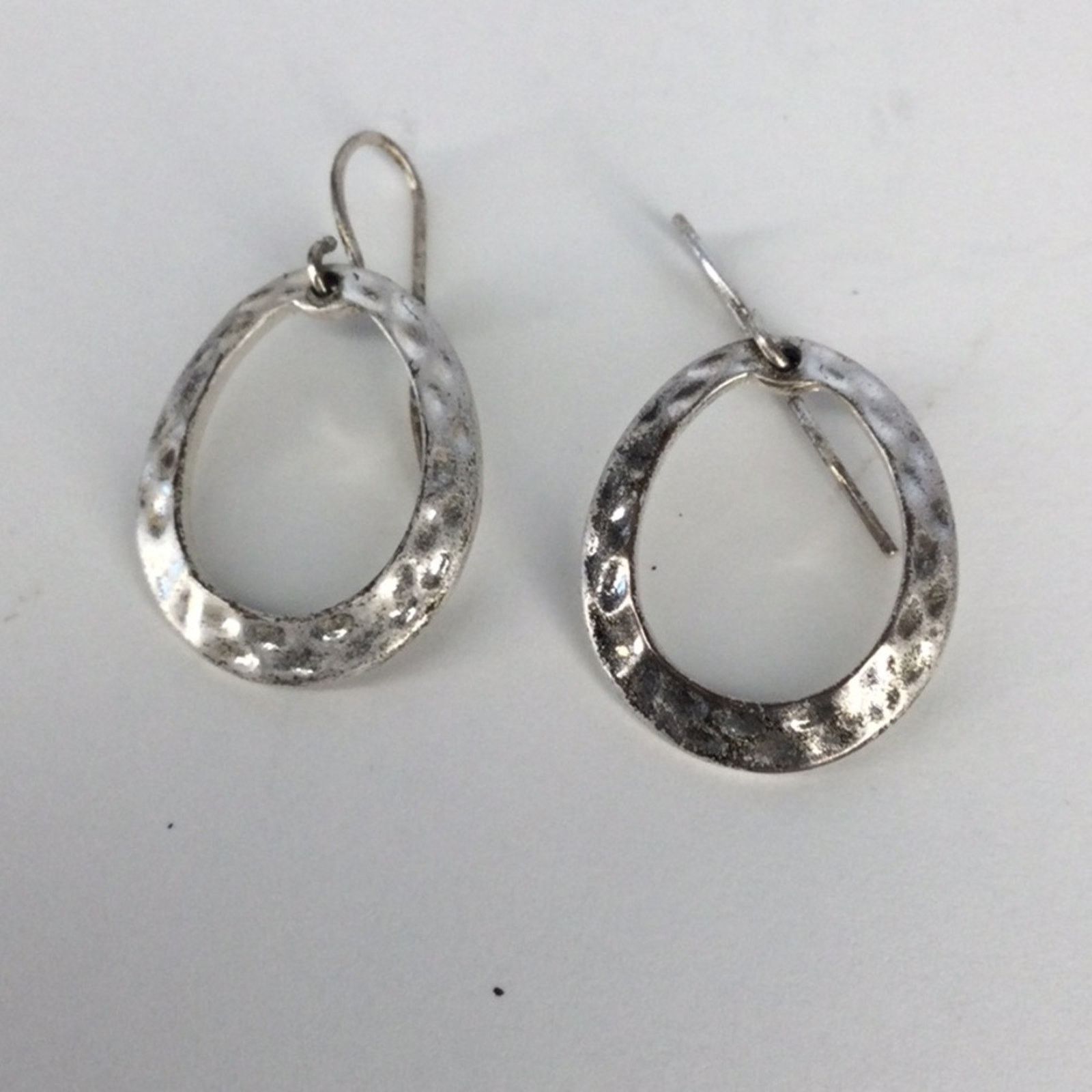 Other Silver Tone Small Vintage 1980's Hammered Oval Earrings Size ONE SIZE - 5 Thumbnail