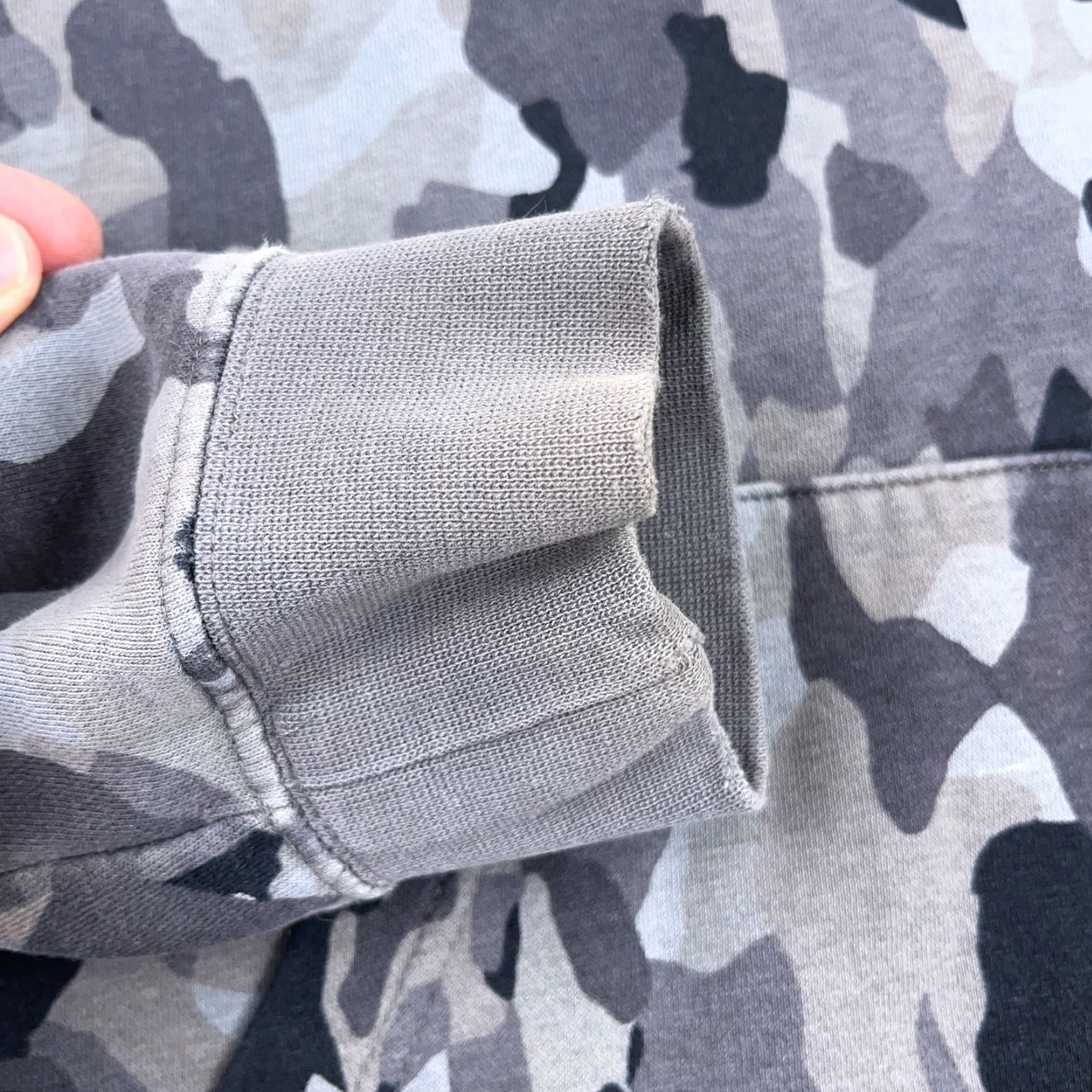Nike Nike Hoodie Men L Gray Black Camo Sweatshirt Pullover Basic Cotton Retro Sports 80s 90s Hipster Outdoor Mens Size US L / EU 52-54 / 3 - 4 Thumbnail