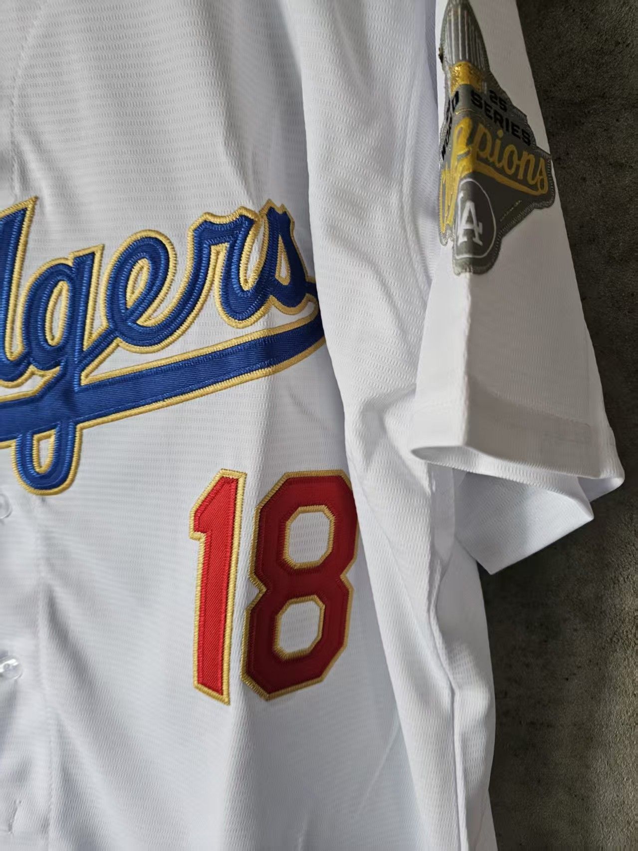 MLB 2026 Los Angeles Dodgers 18 Yoshinobu Yamamoto Jersey Size US M / EU 48-50 / 2 - 3 Thumbnail