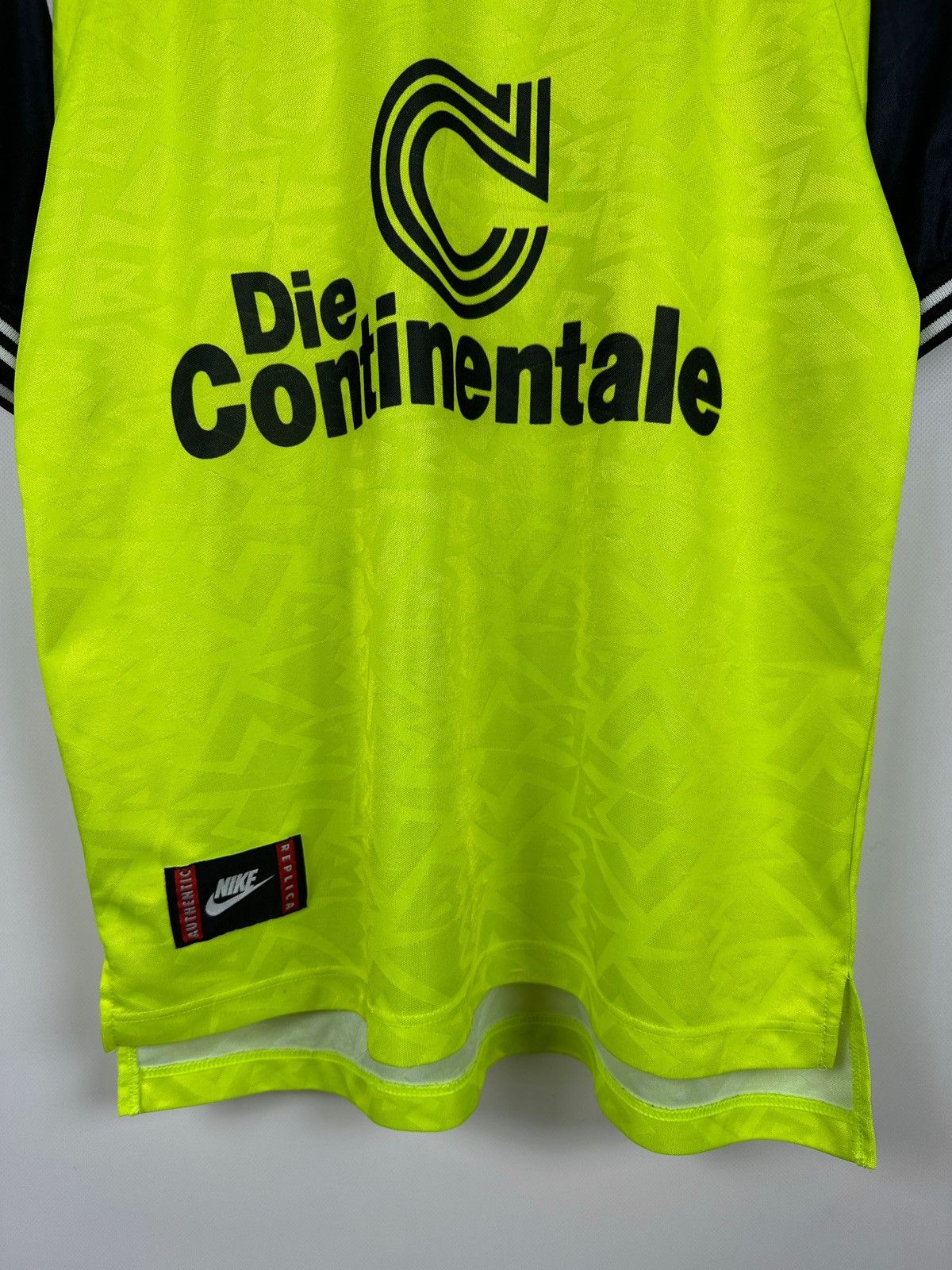 Nike 1995/96 Nike Borussia Dortmund Deutschmeister Soccer Jersey Size US L / EU 52-54 / 3 - 7 Thumbnail